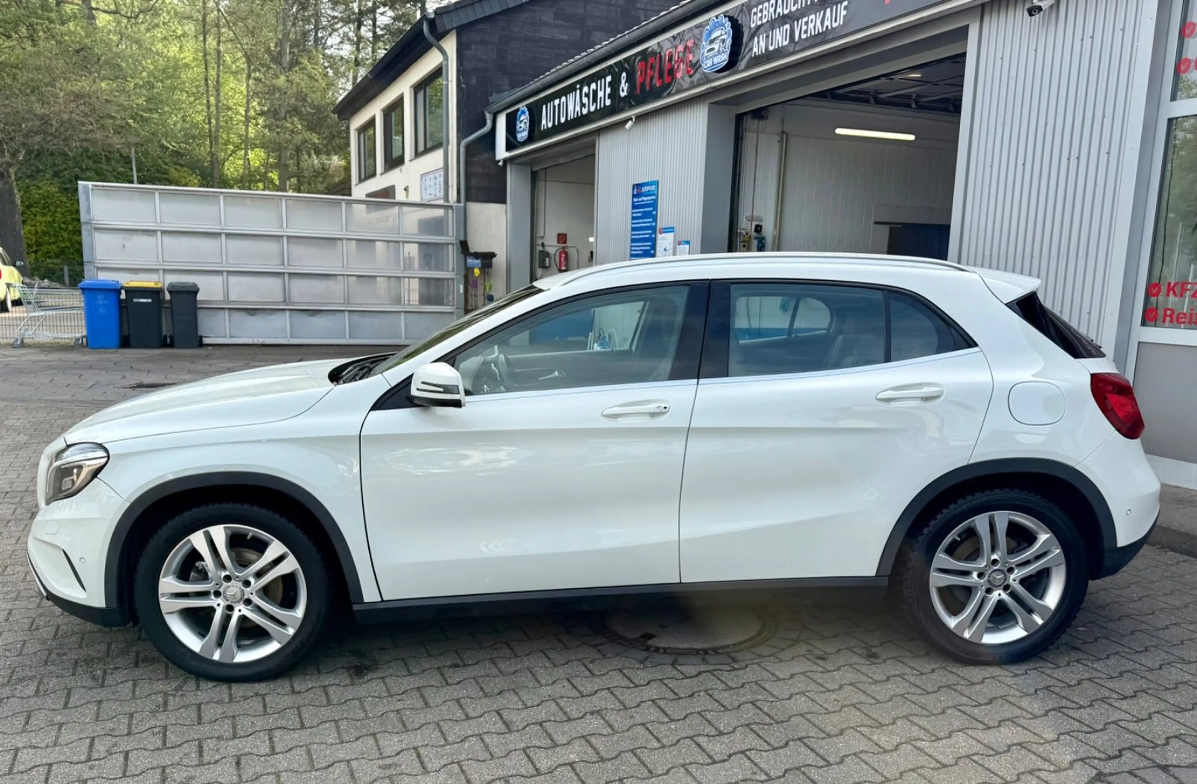 Mercedes-Benz GLA 200 GLA GLA 200 *TÜV & INSPEKTION NEU* — photo 2
