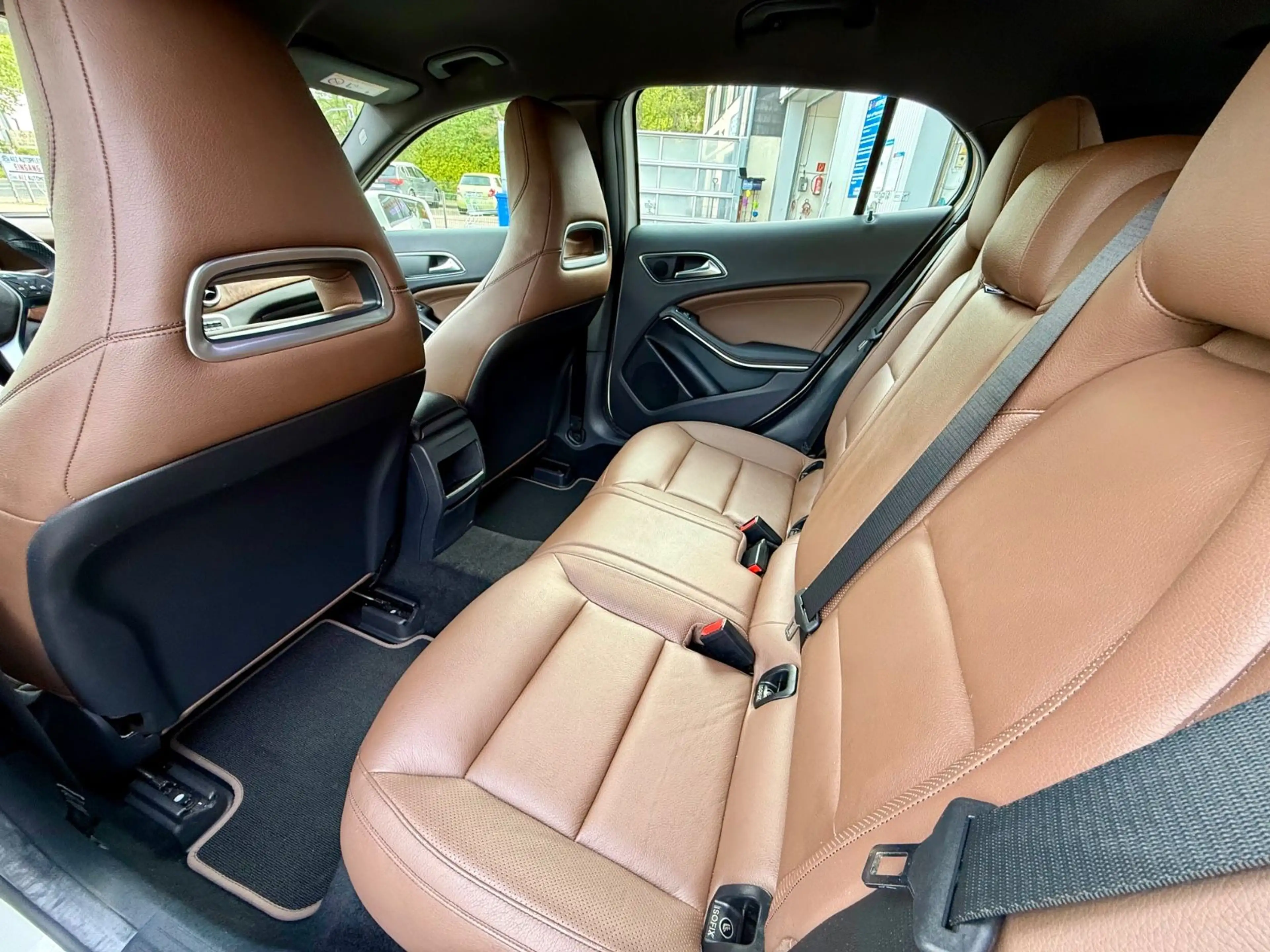 Mercedes-Benz GLA 200 GLA GLA 200 *TÜV & INSPEKTION NEU* — photo 10