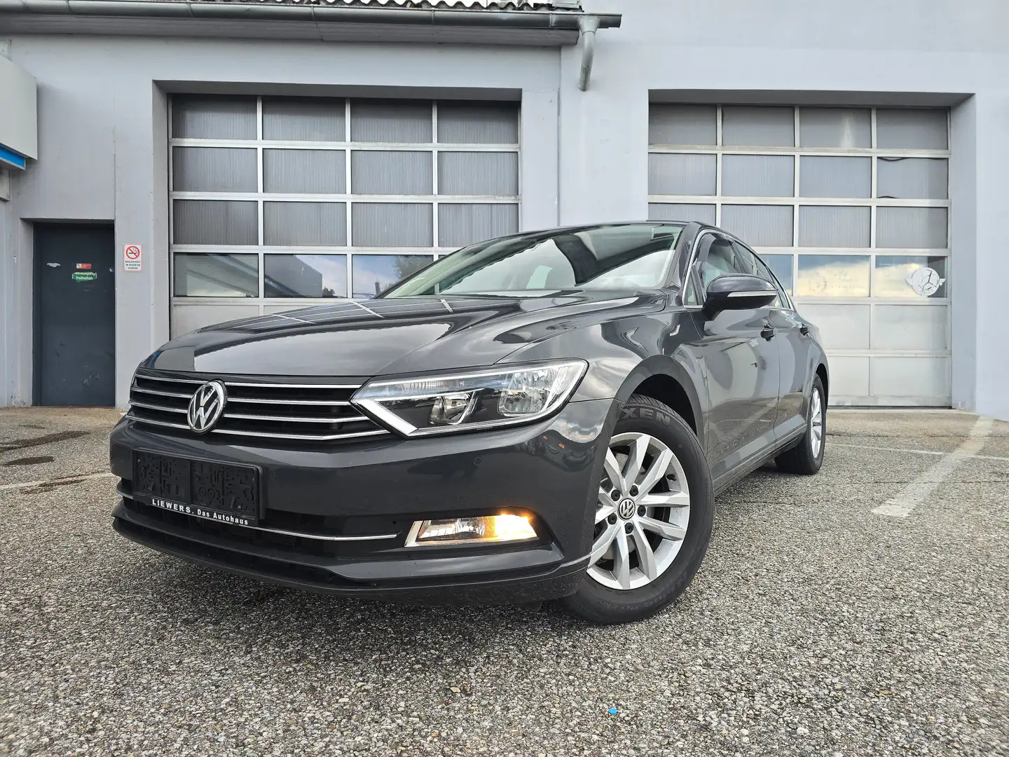 Volkswagen Passat 2.0 TDi 150ps Comfortline Grau - 1