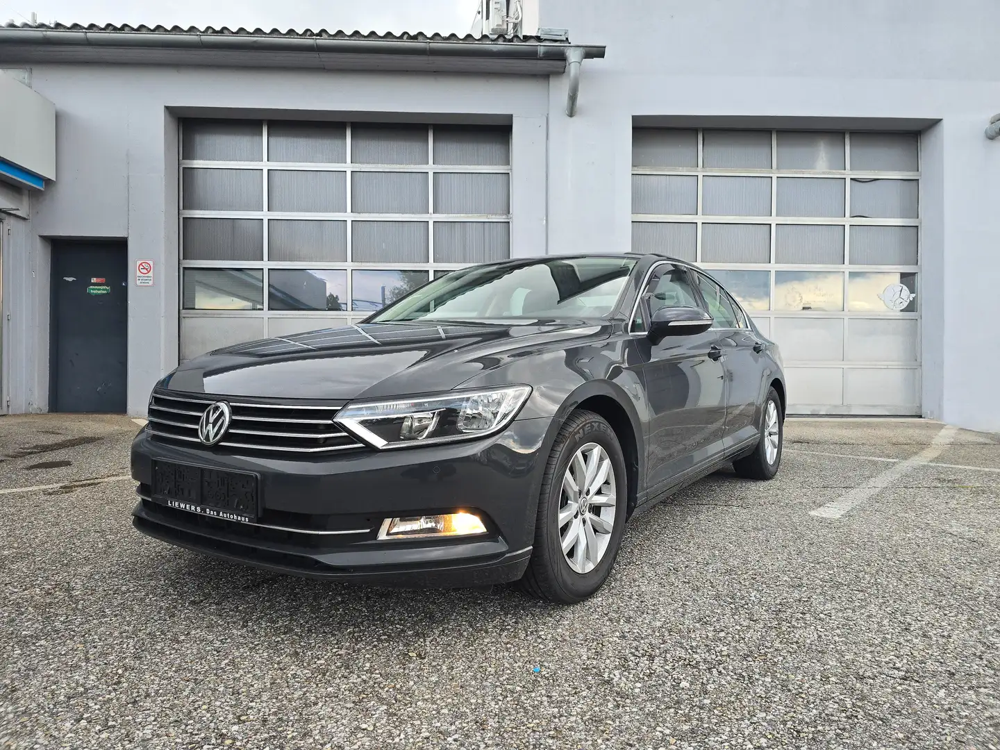 Volkswagen Passat 2.0 TDi 150ps Comfortline Grau - 2