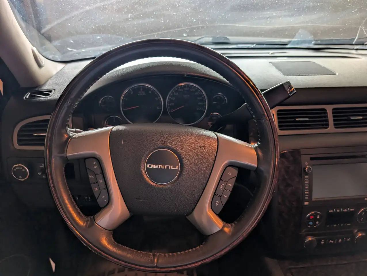 GMC Yukon снимка GMC Yukon
