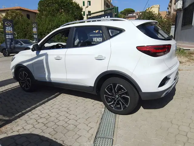 MG ZS view 3