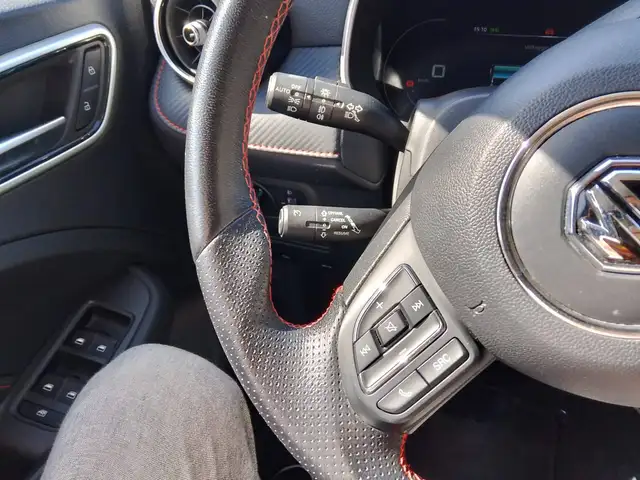 MG ZS view 8