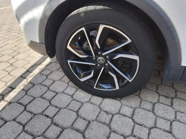 MG ZS view 7