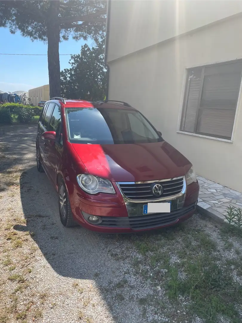 Volkswagen Touran 1.6 Trendline bi-fuel G Красный - 1