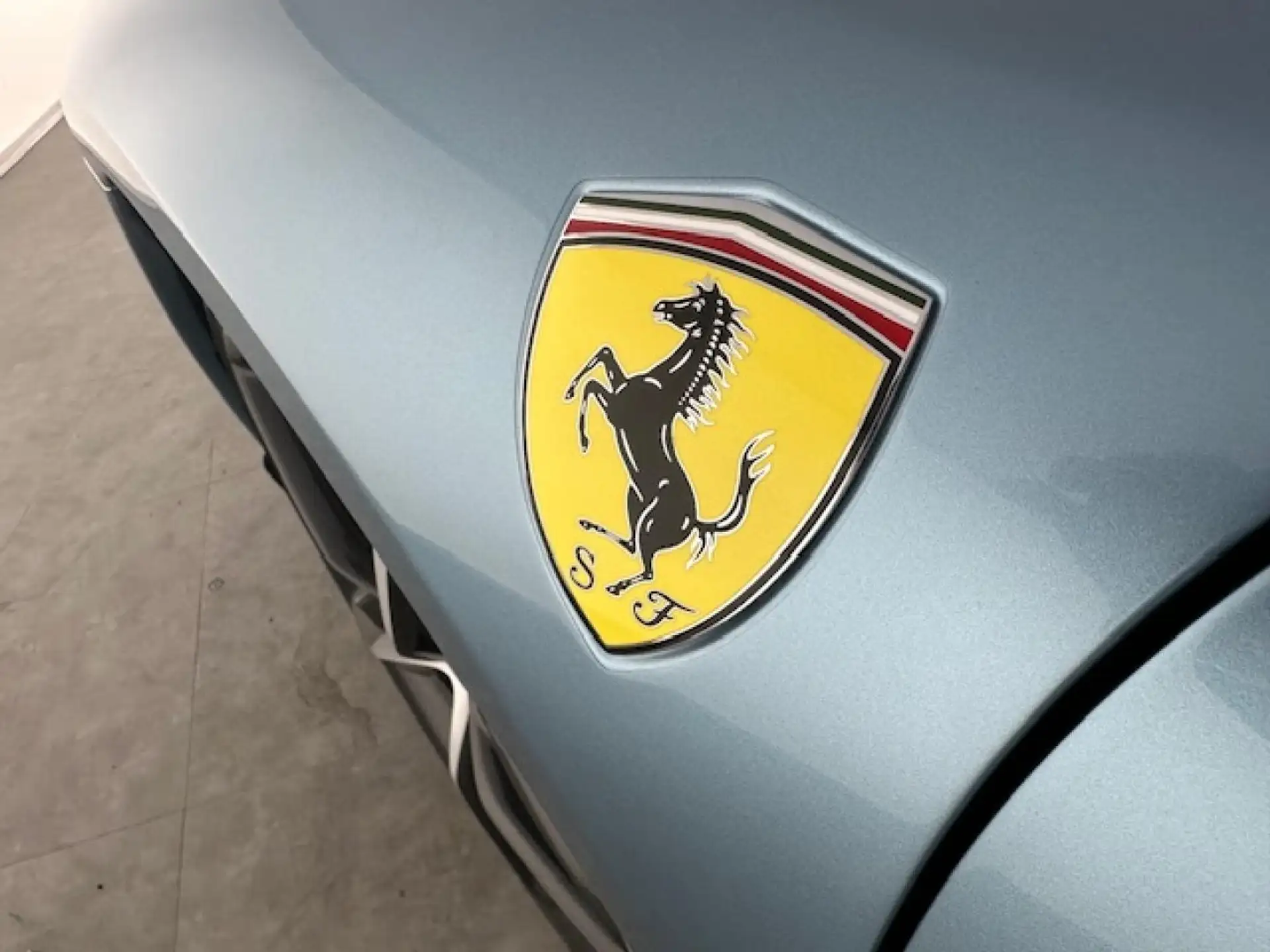 페라리 296 GTS 2025 청록 사진 8