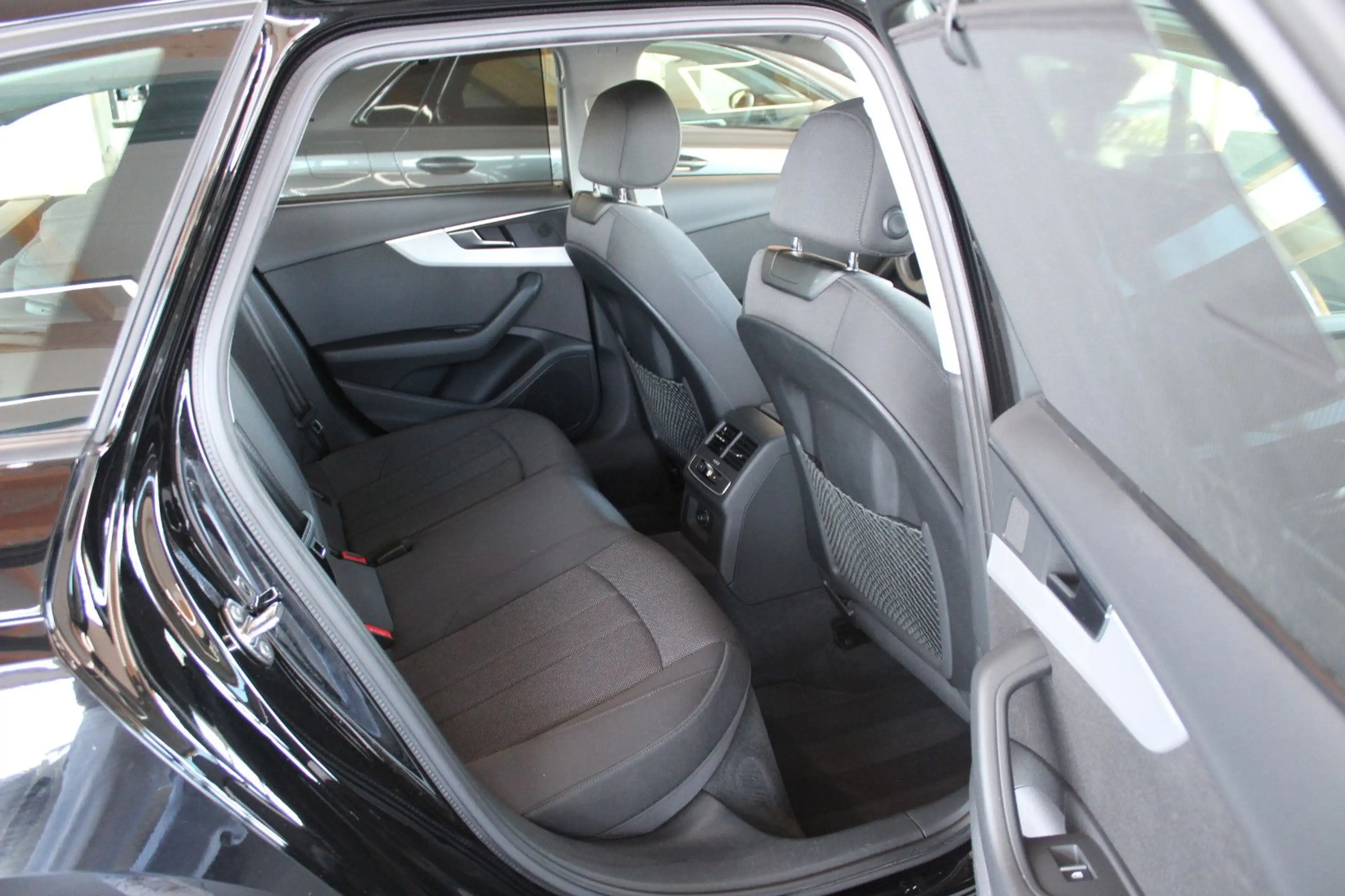 Audi A4 Avant 40 TFSI S tronic quattro*NAVI*LED* — photo 12