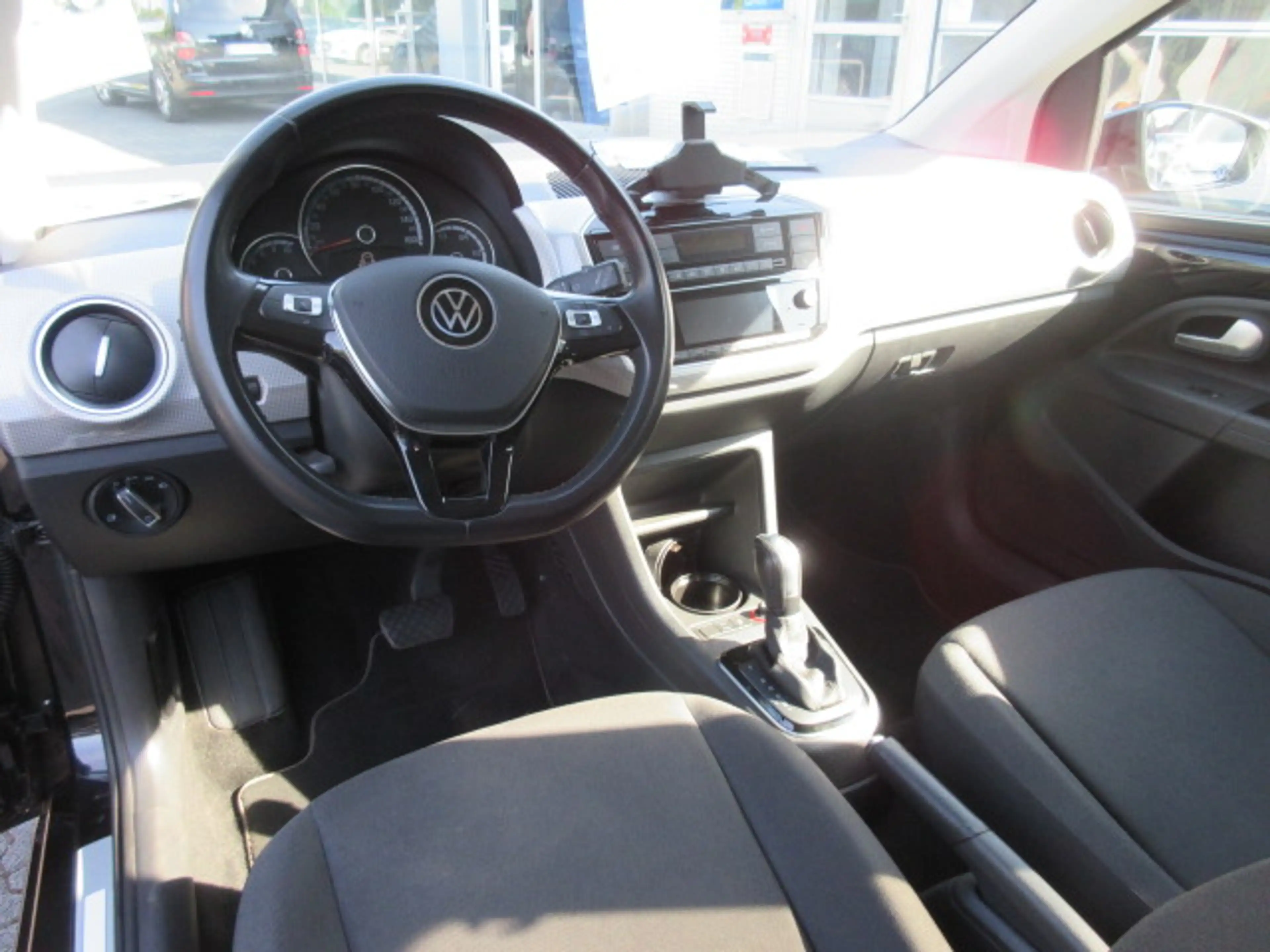 Volkswagen e-up! "Max" Automatik NAVIV. KAMERA GRA ALU APS SITZHEIZUNG CLIMATRONIC — photo 9