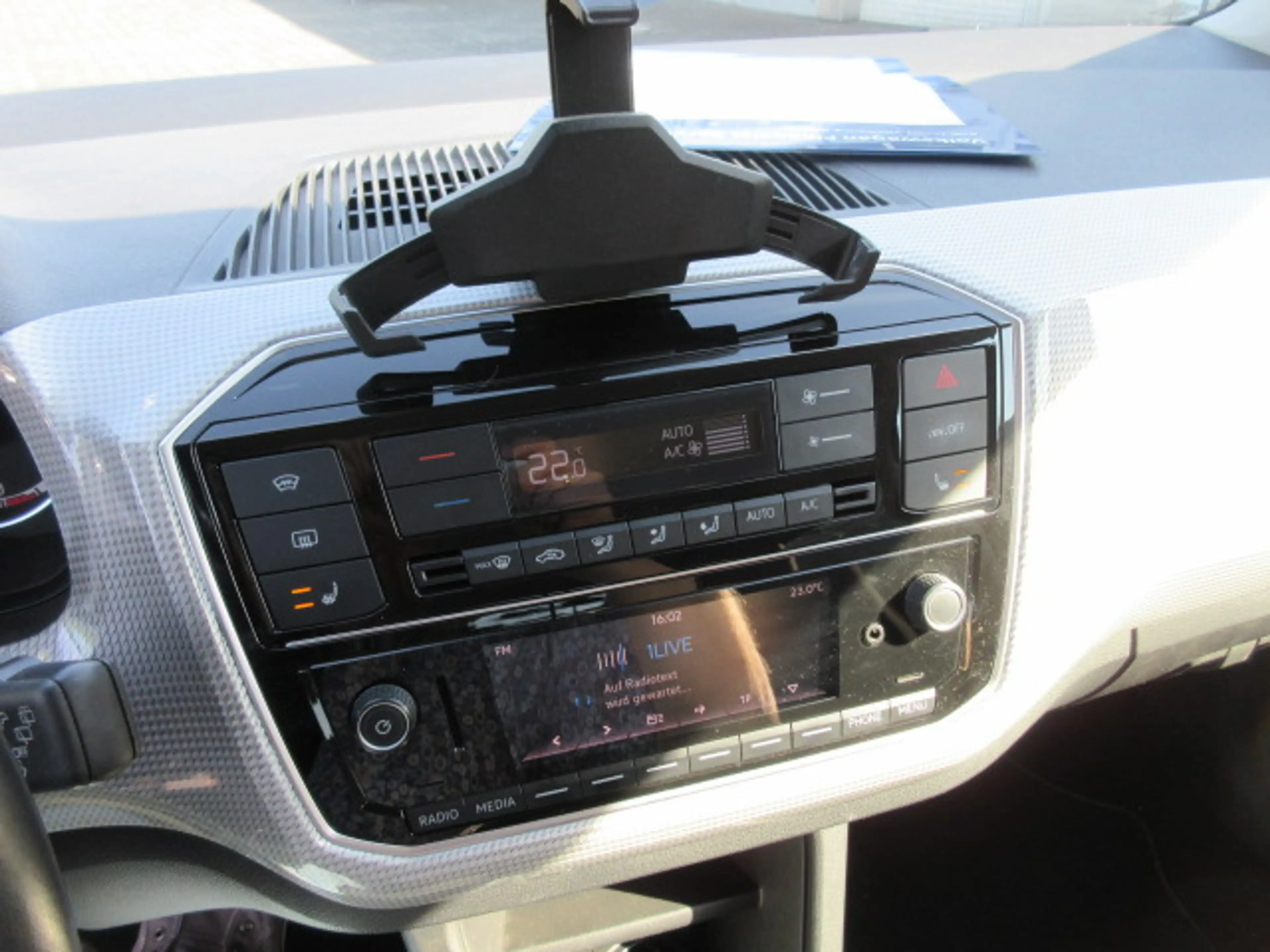 Volkswagen e-up! "Max" Automatik NAVIV. KAMERA GRA ALU APS SITZHEIZUNG CLIMATRONIC — photo 10