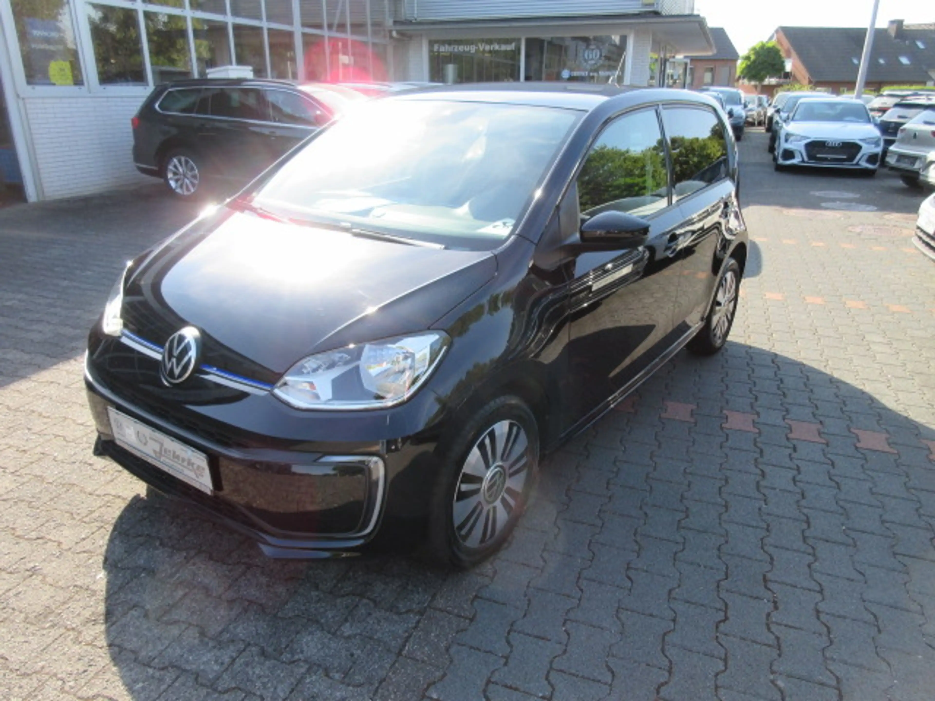 Volkswagen e-up! "Max" Automatik NAVIV. KAMERA GRA ALU APS SITZHEIZUNG CLIMATRONIC — photo 4