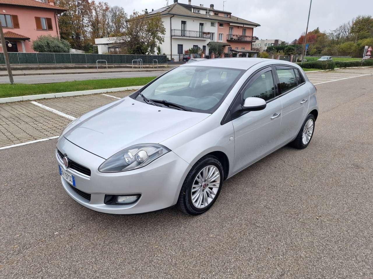 Fiat Bravo 1.6 MJT 120 CV DPF Dualogic Automatik*Blue&Me*Cerc