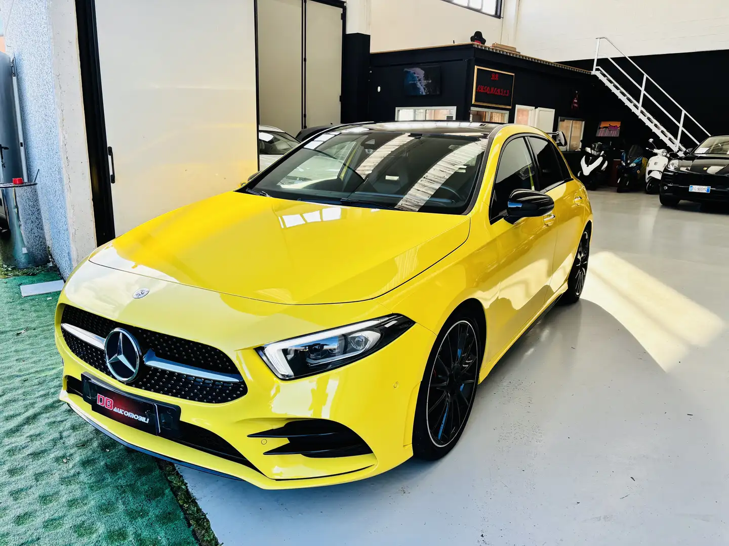 Mercedes-Benz A 200 Classe A - W177 2018 Premium Night edition auto Giallo - 1