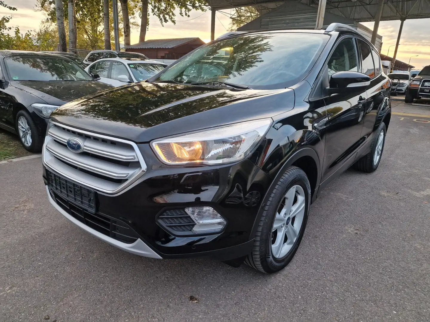 Ford Kuga Trend Schwarz - 2