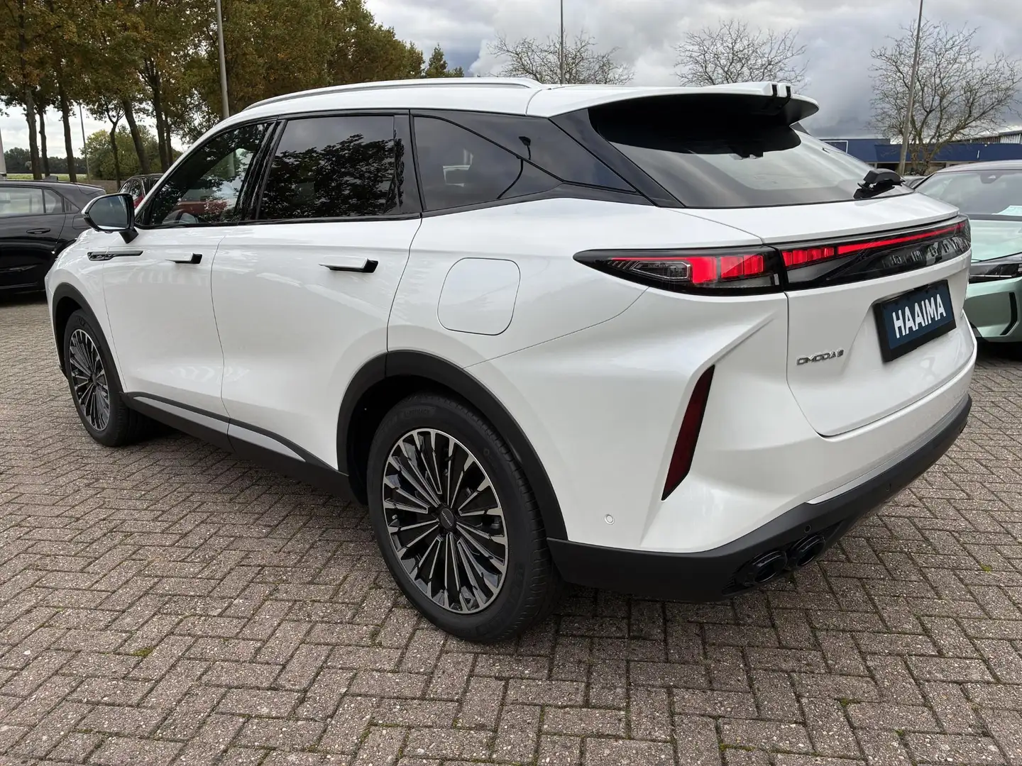 Omoda 9 1.5T-GDi Premium SHS Plug-in Hybride AWD | Alle op Blanc - 2