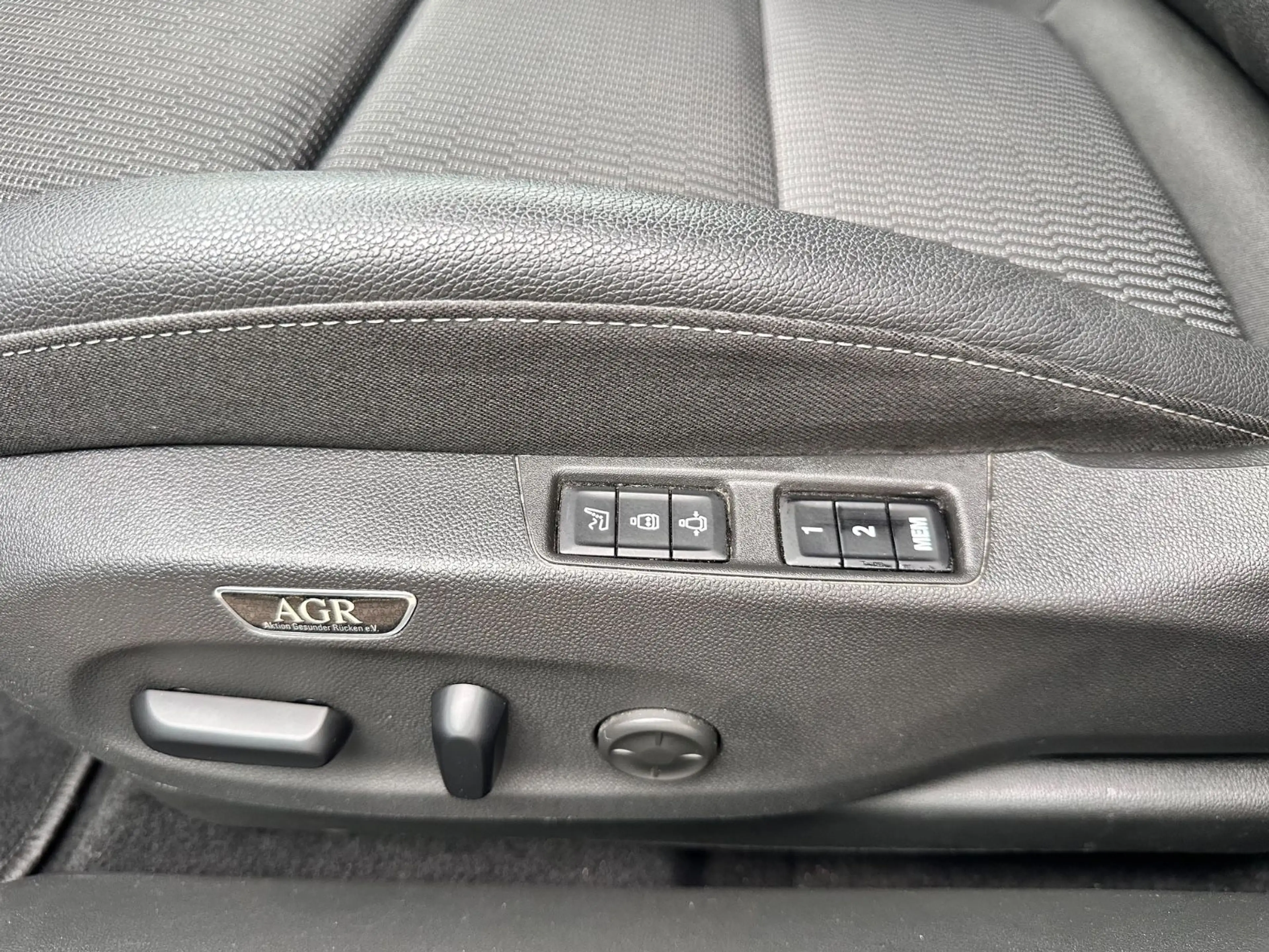 Opel Insignia B ST Navi HuD ACC AHK Massage Kamera — photo 9