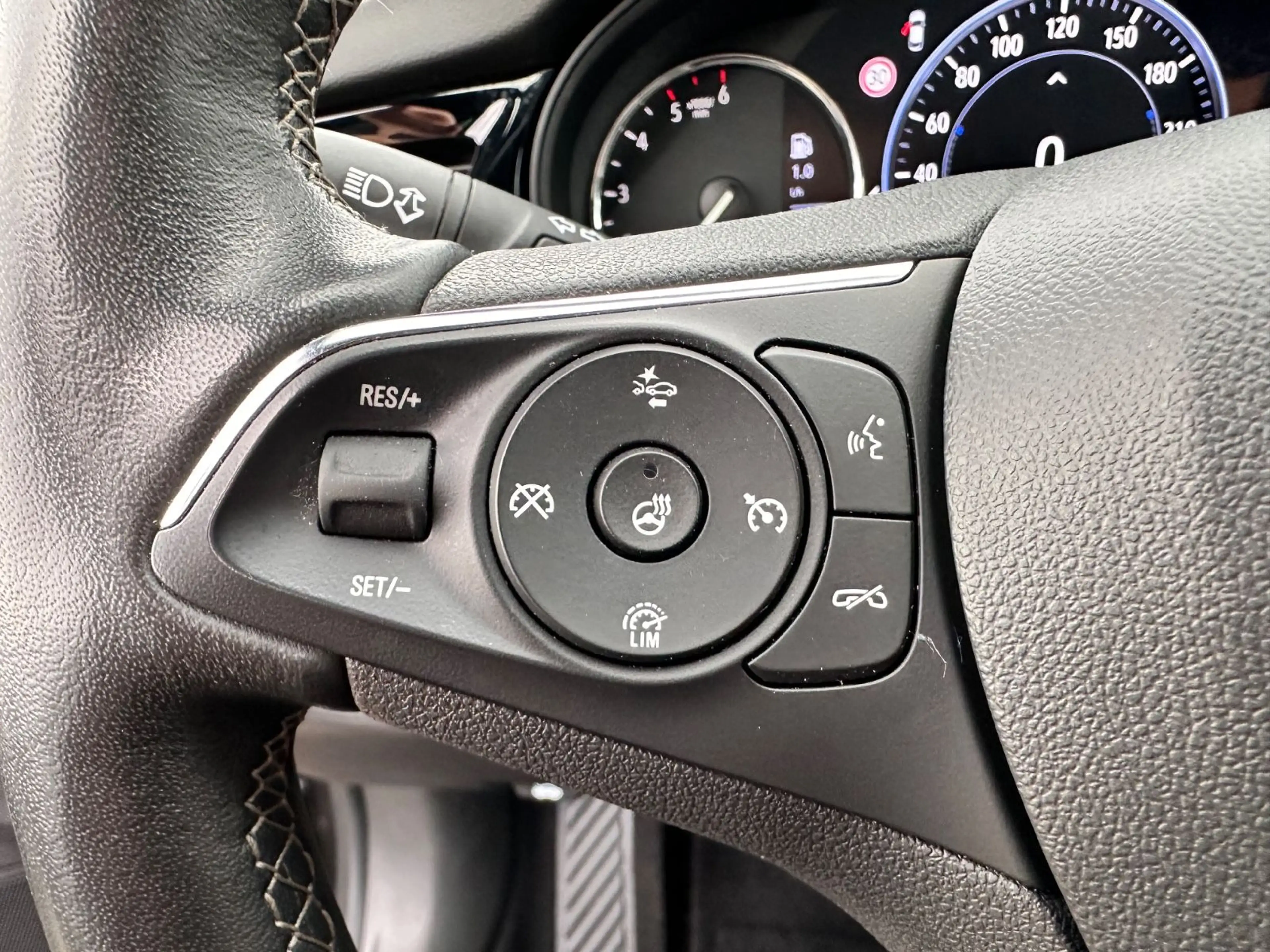 Opel Insignia B ST Navi HuD ACC AHK Massage Kamera — photo 16