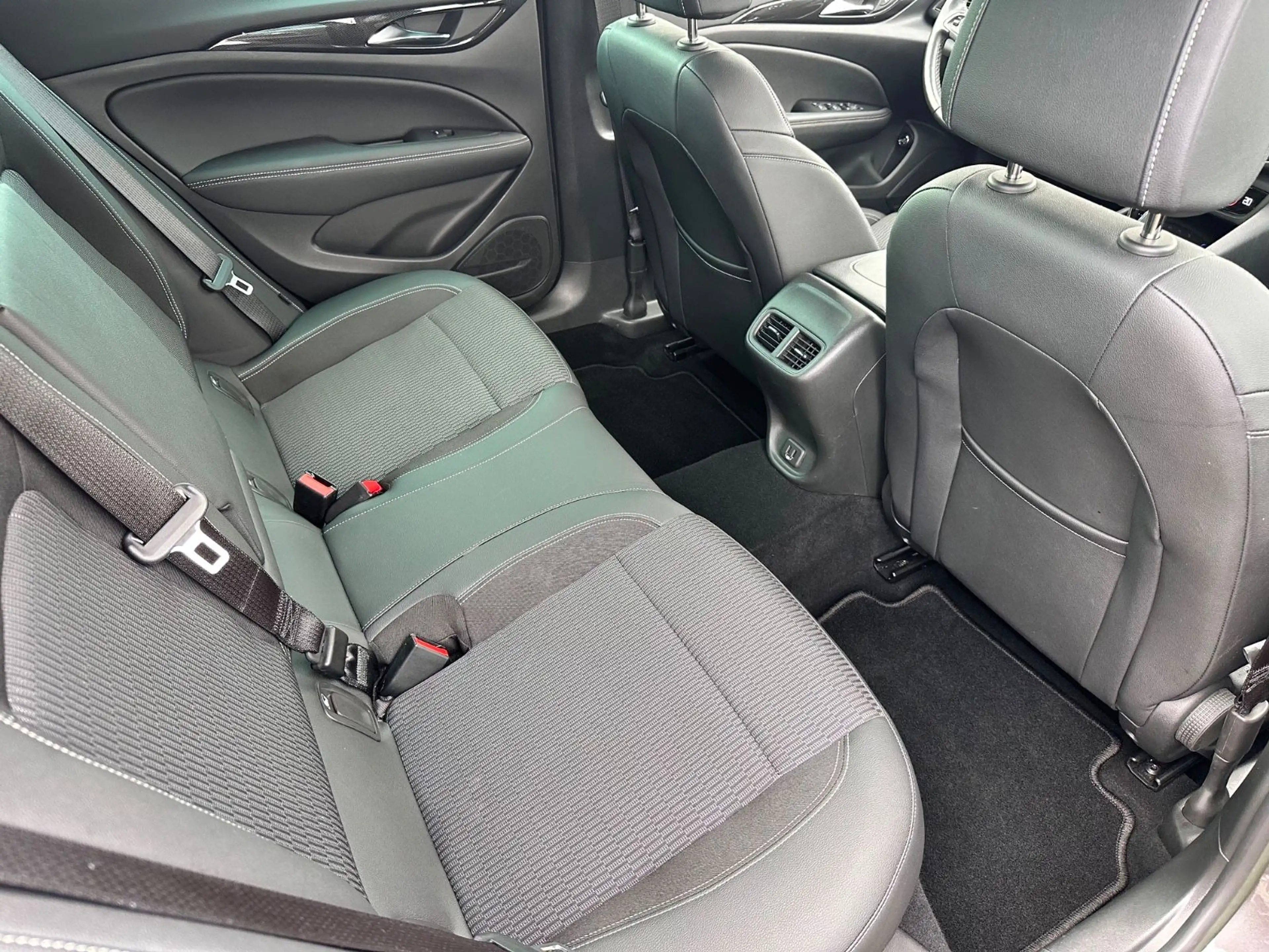 Opel Insignia B ST Navi HuD ACC AHK Massage Kamera — photo 28