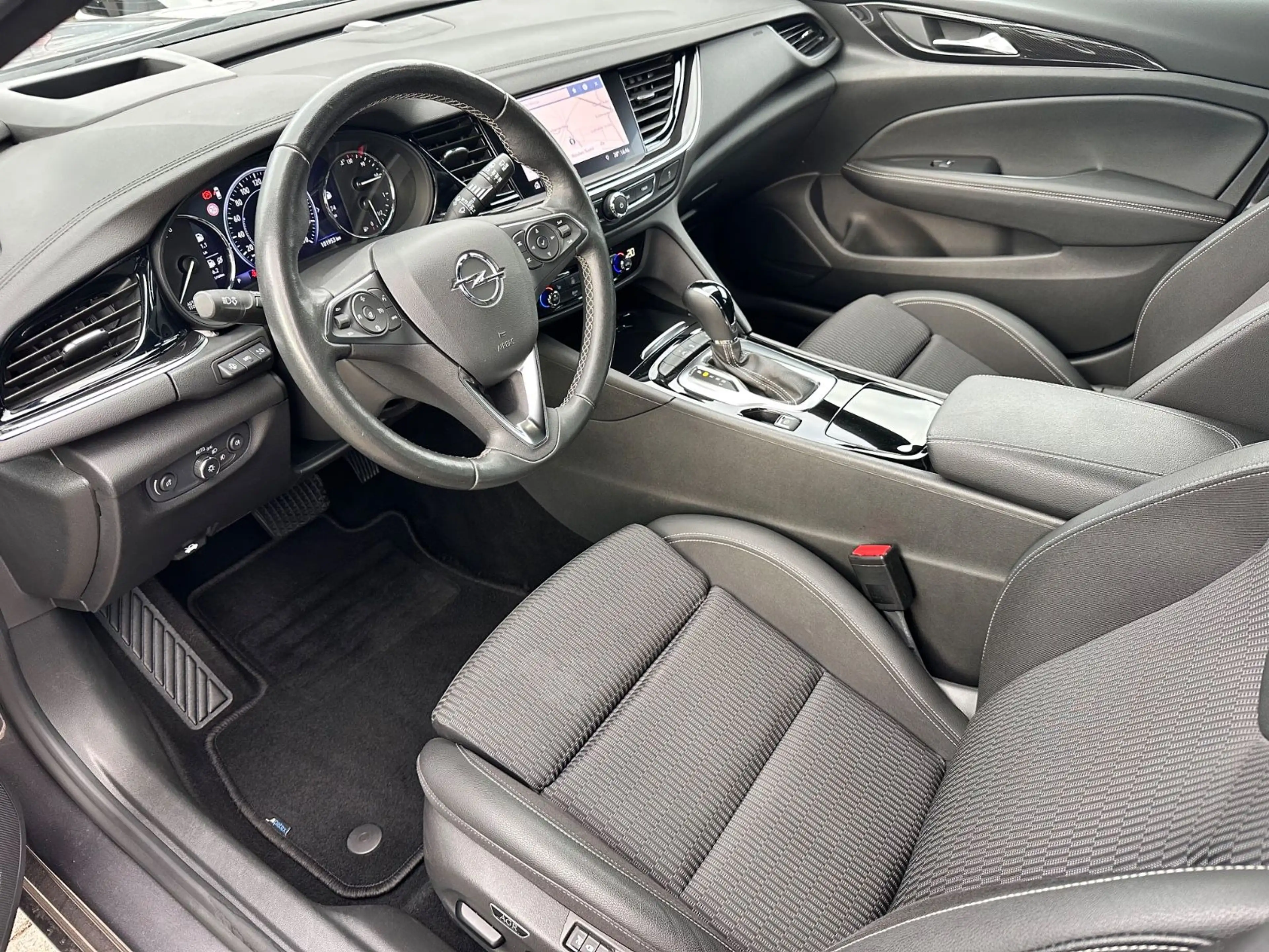 Opel Insignia B ST Navi HuD ACC AHK Massage Kamera — photo 10
