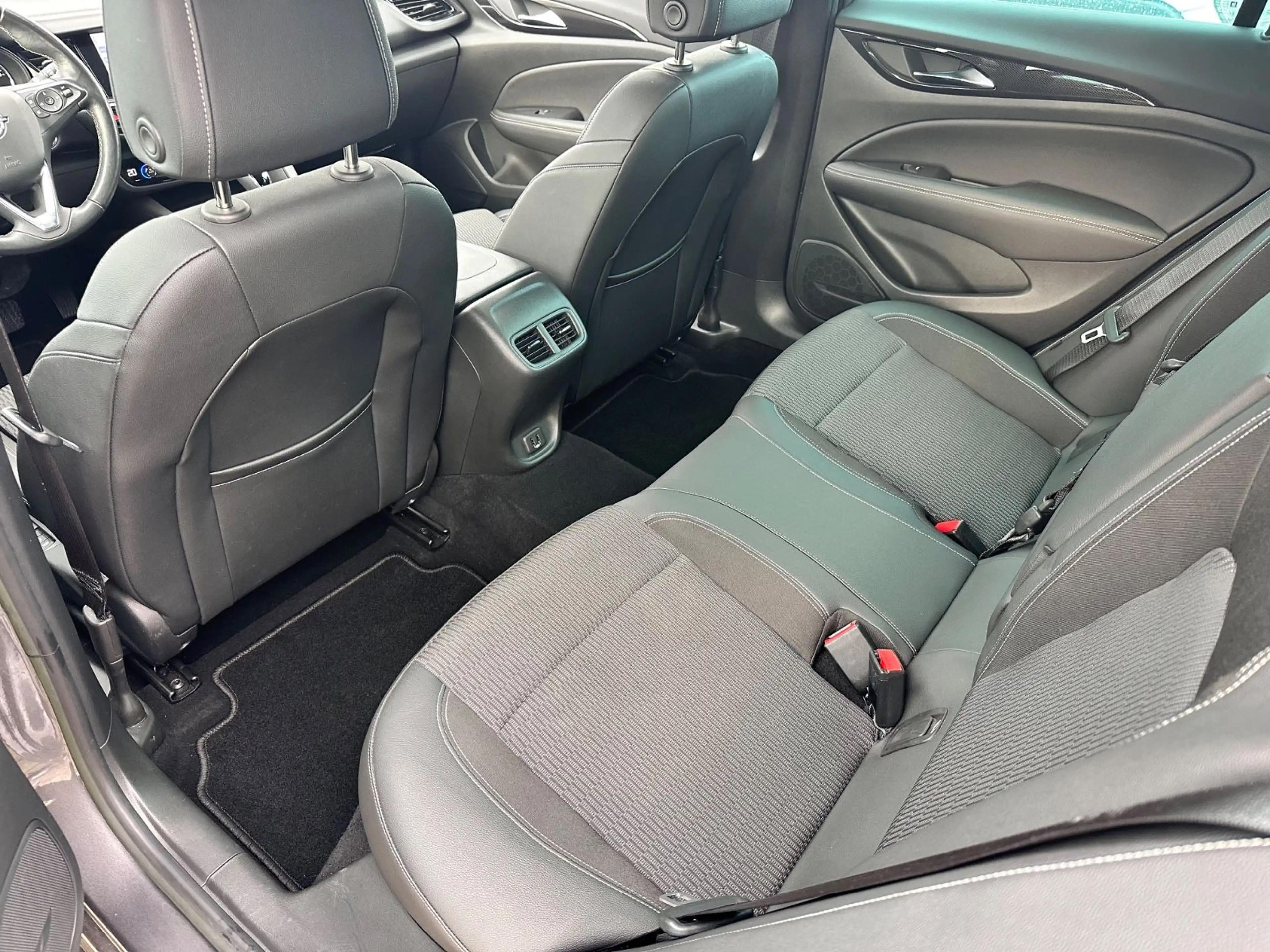 Opel Insignia B ST Navi HuD ACC AHK Massage Kamera — photo 25