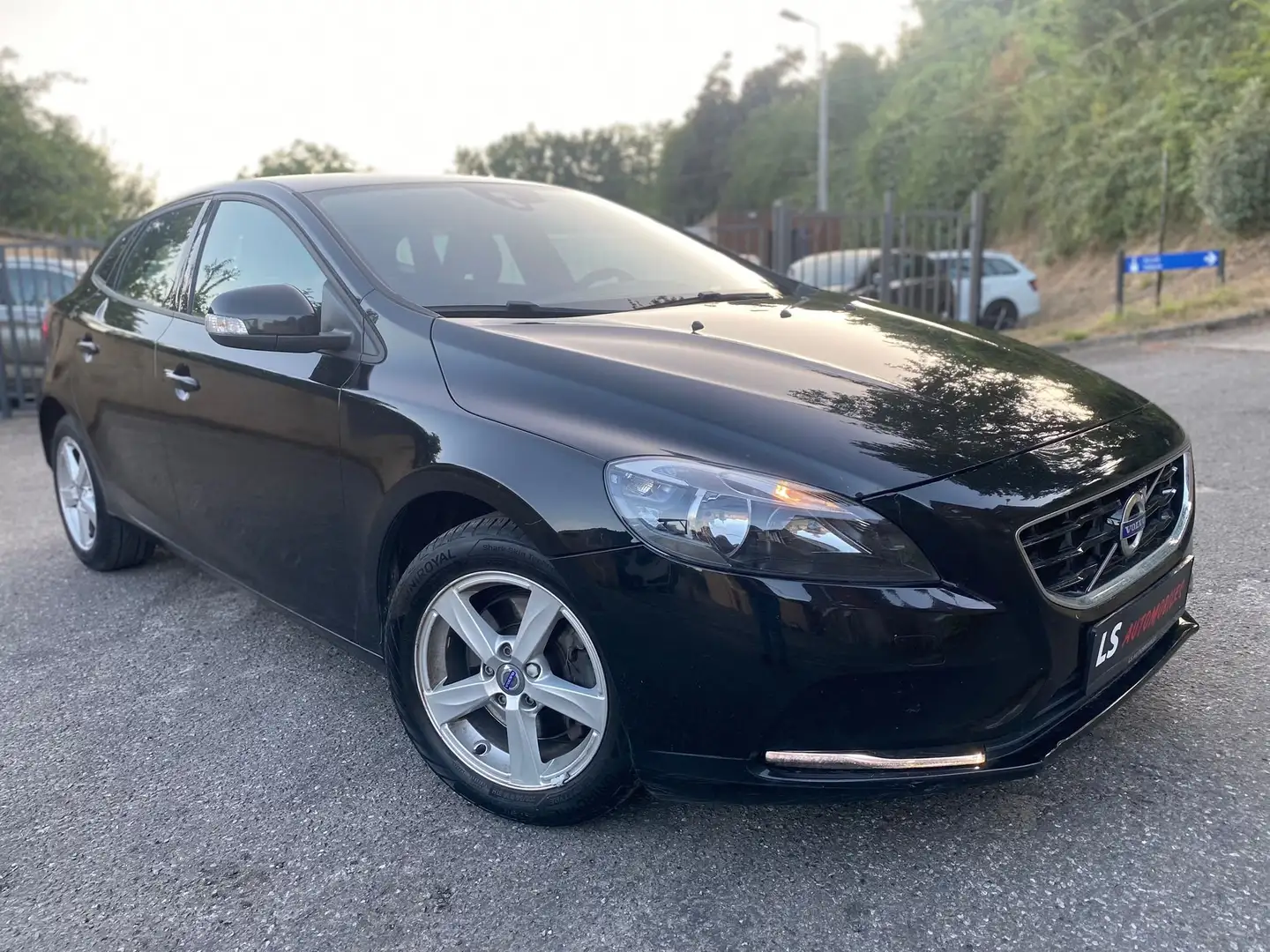 Volvo V40 2.0 D2*Navi*Cruise*Eu6b Zwart - 1