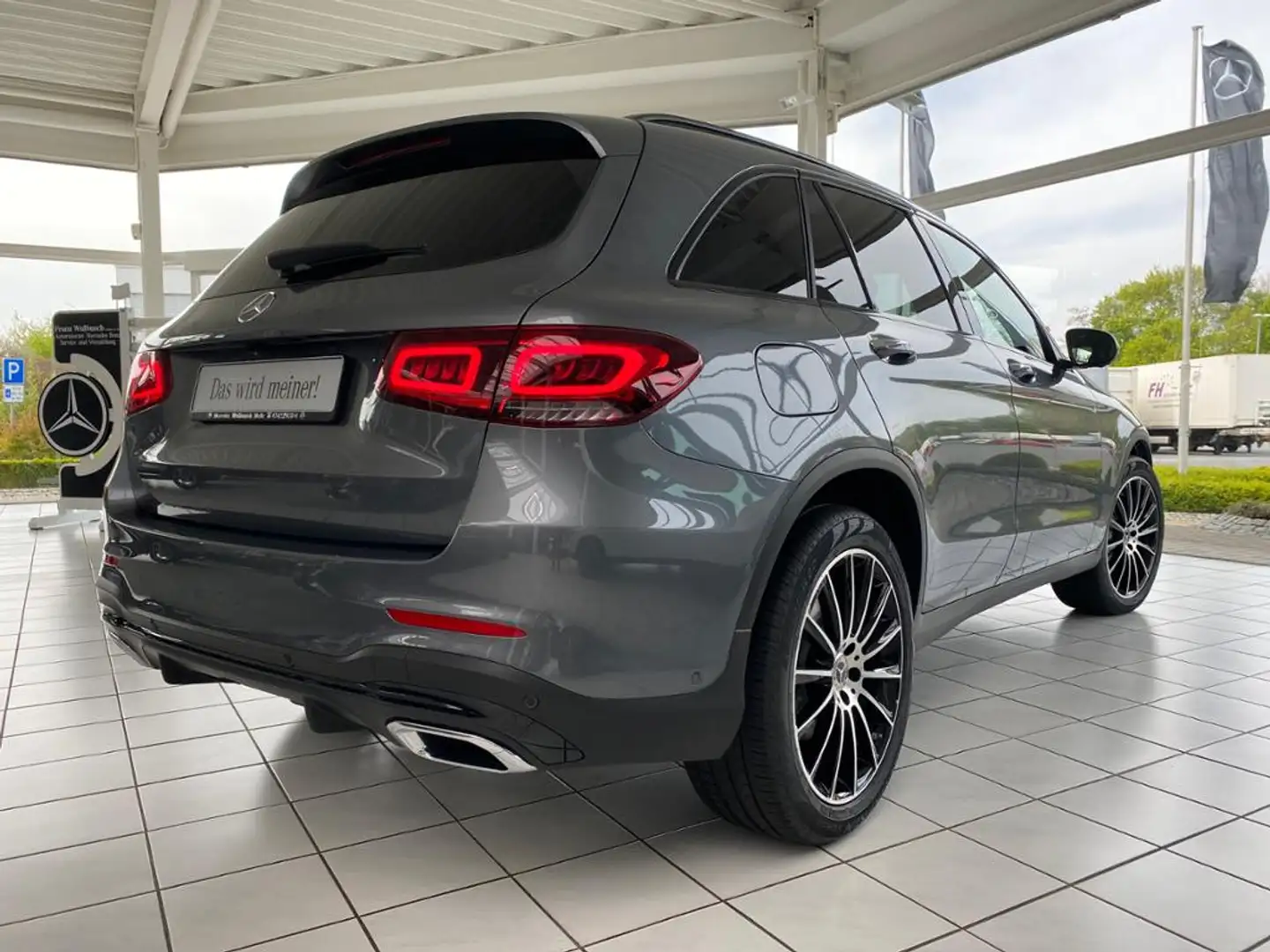 Mercedes-Benz GLC 220 d 4MATIC Pano HUD Night AkustikGlas PDC Grau - 2
