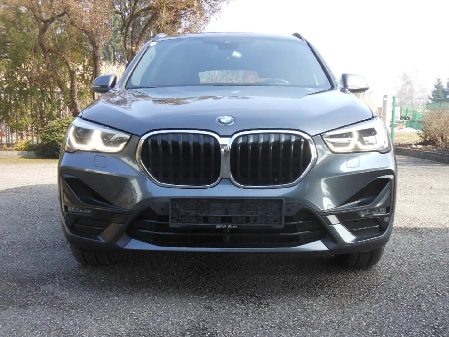 BMW X1 sDrive 18 d Sport Line   *   LED-SW   * Grau - 2