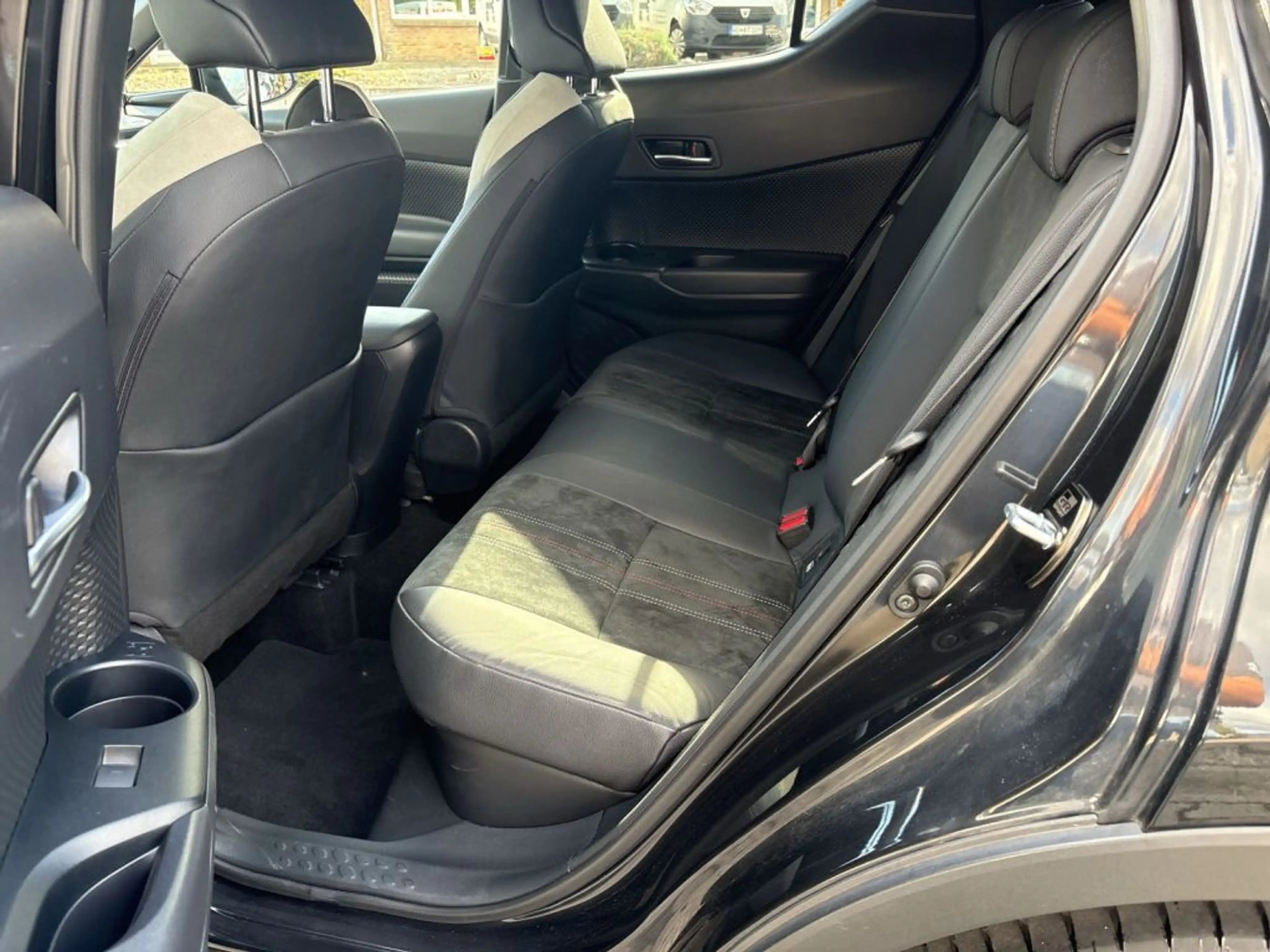 Toyota C-HR 2.0 Hybrid GR Sport Black Edition — photo 10