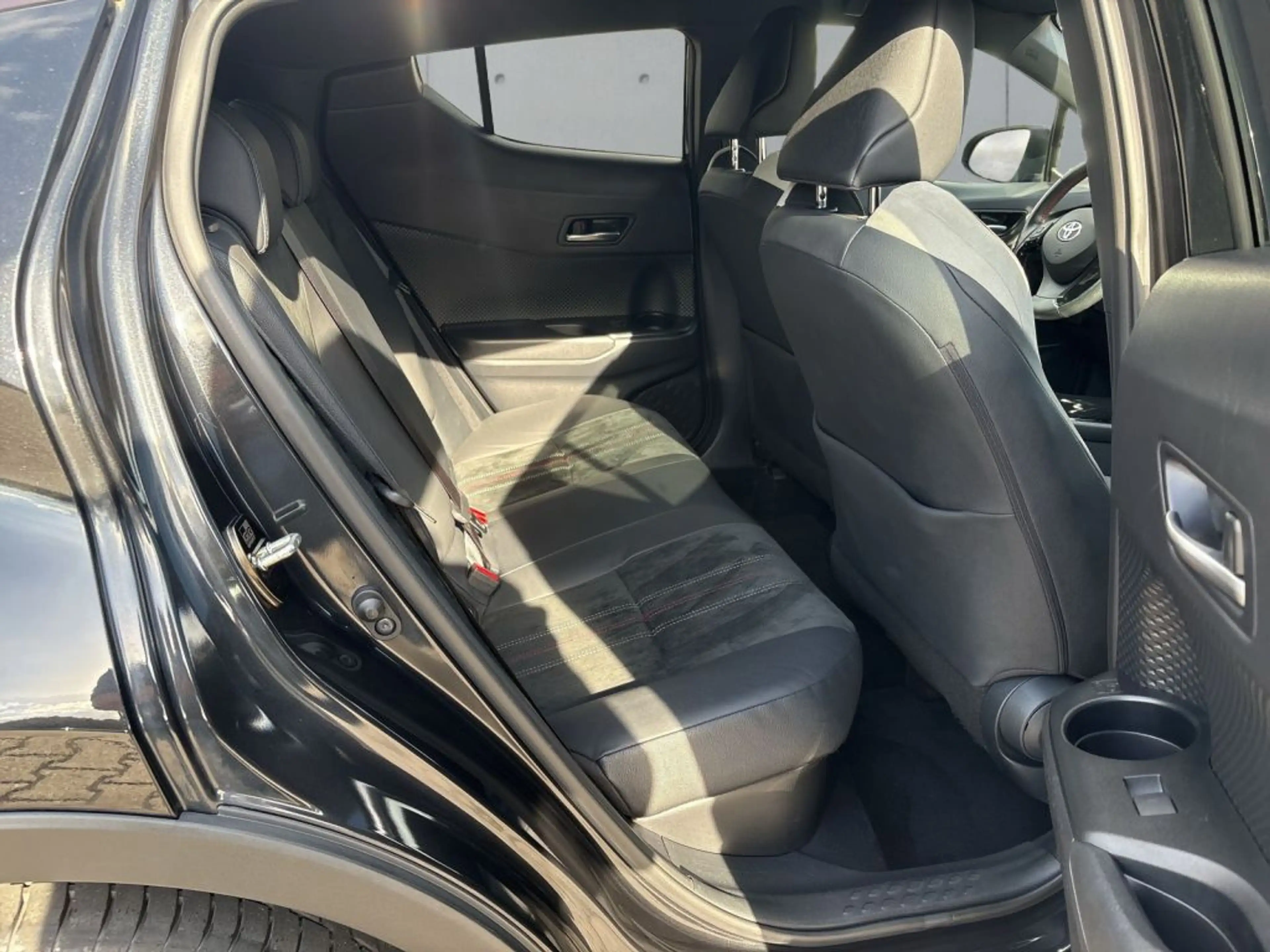 Toyota C-HR 2.0 Hybrid GR Sport Black Edition — photo 12