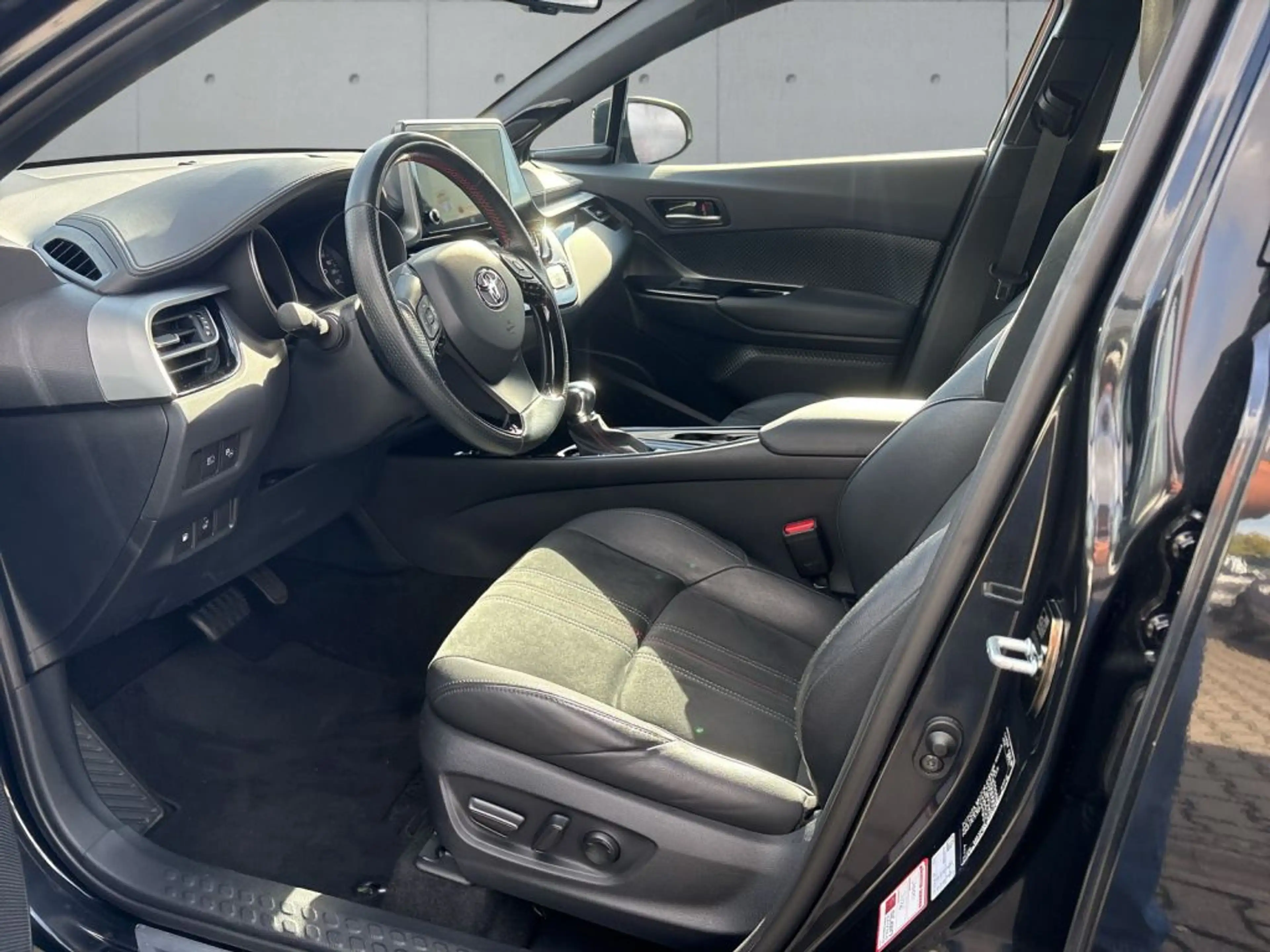 Toyota C-HR 2.0 Hybrid GR Sport Black Edition — photo 14