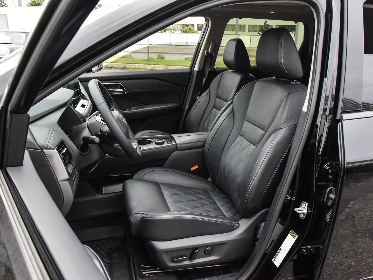 Nissan Rogue fotografie Nissan Rogue