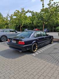 735i