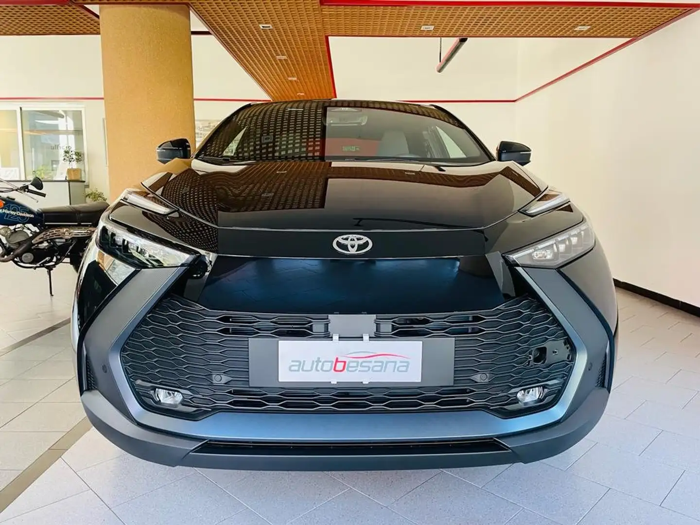Toyota C-HR 1.8 hv Active fwd e-cvt Grijs - 2