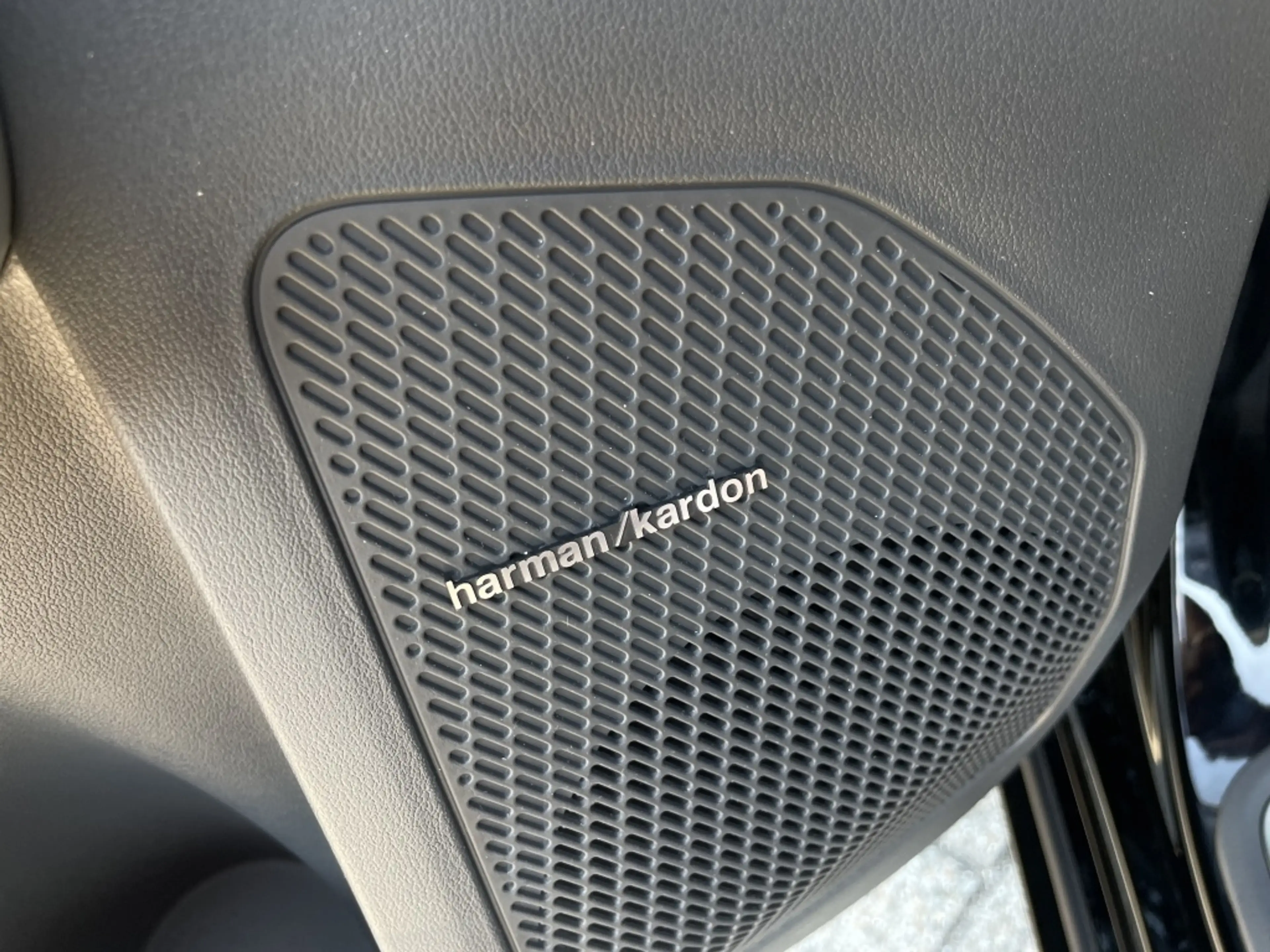 Kia EV3 GT-PlusLine 81.4 kWh — photo 12
