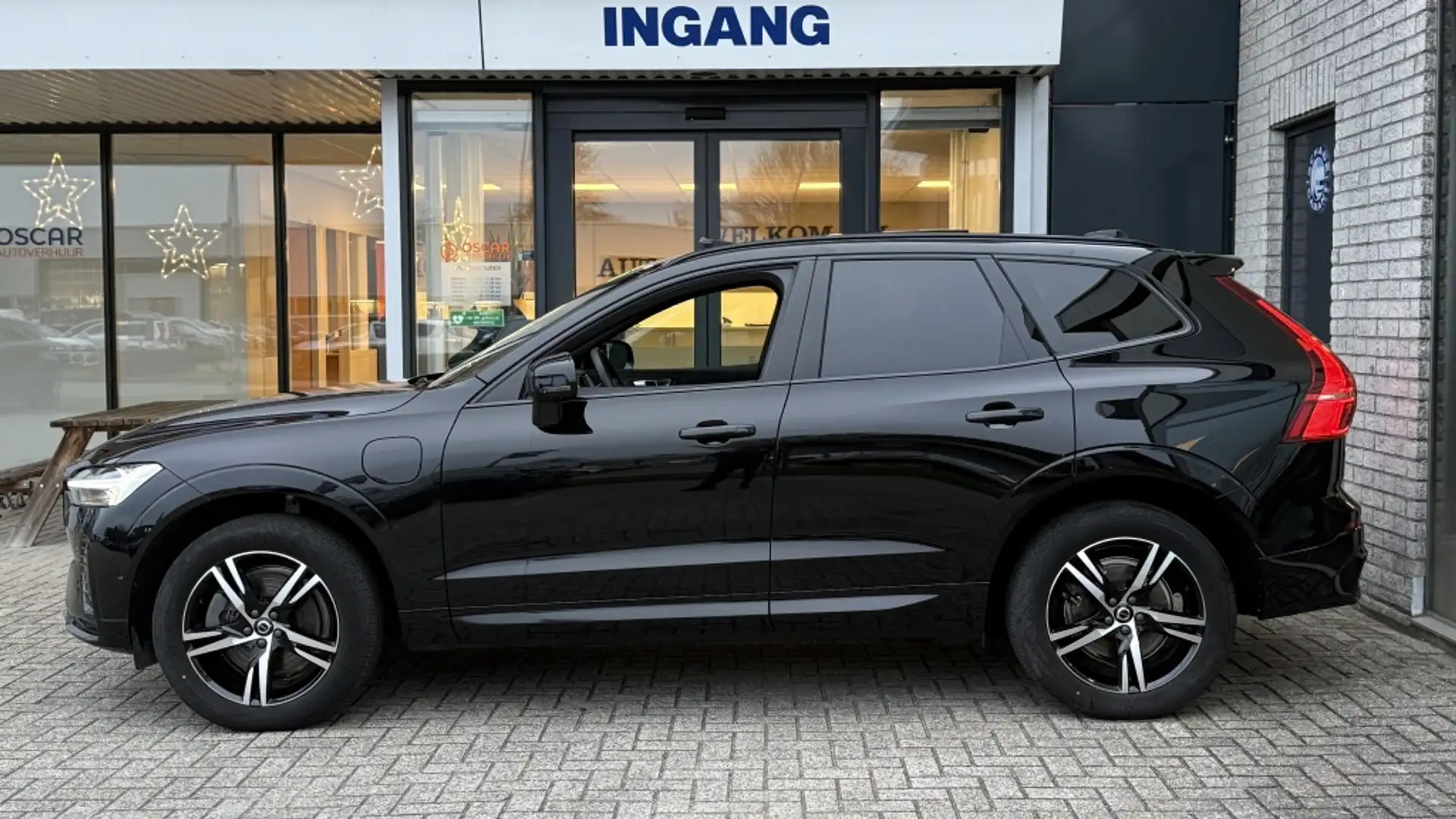 Volvo XC60 2.0 T6 AWD R-Design | Pano | Leer | Long Range Zwart - 2