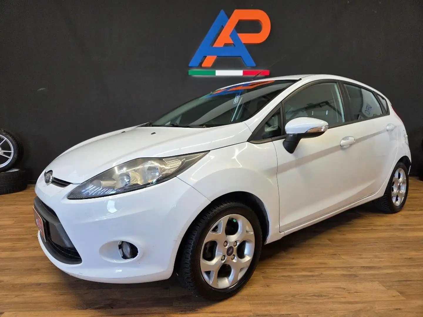 Ford Fiesta 1.4 5 porte Bz.- GPL Titanium Bianco - 1