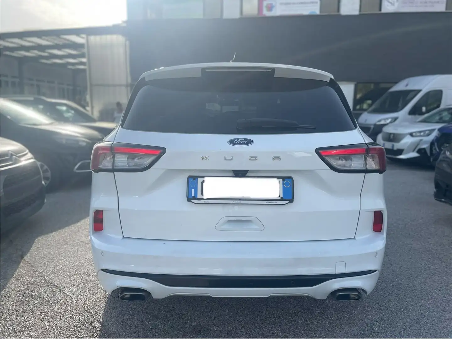 Ford Kuga 1.5 ECOBLUE ST-LINE X 120CV Weiß - 2