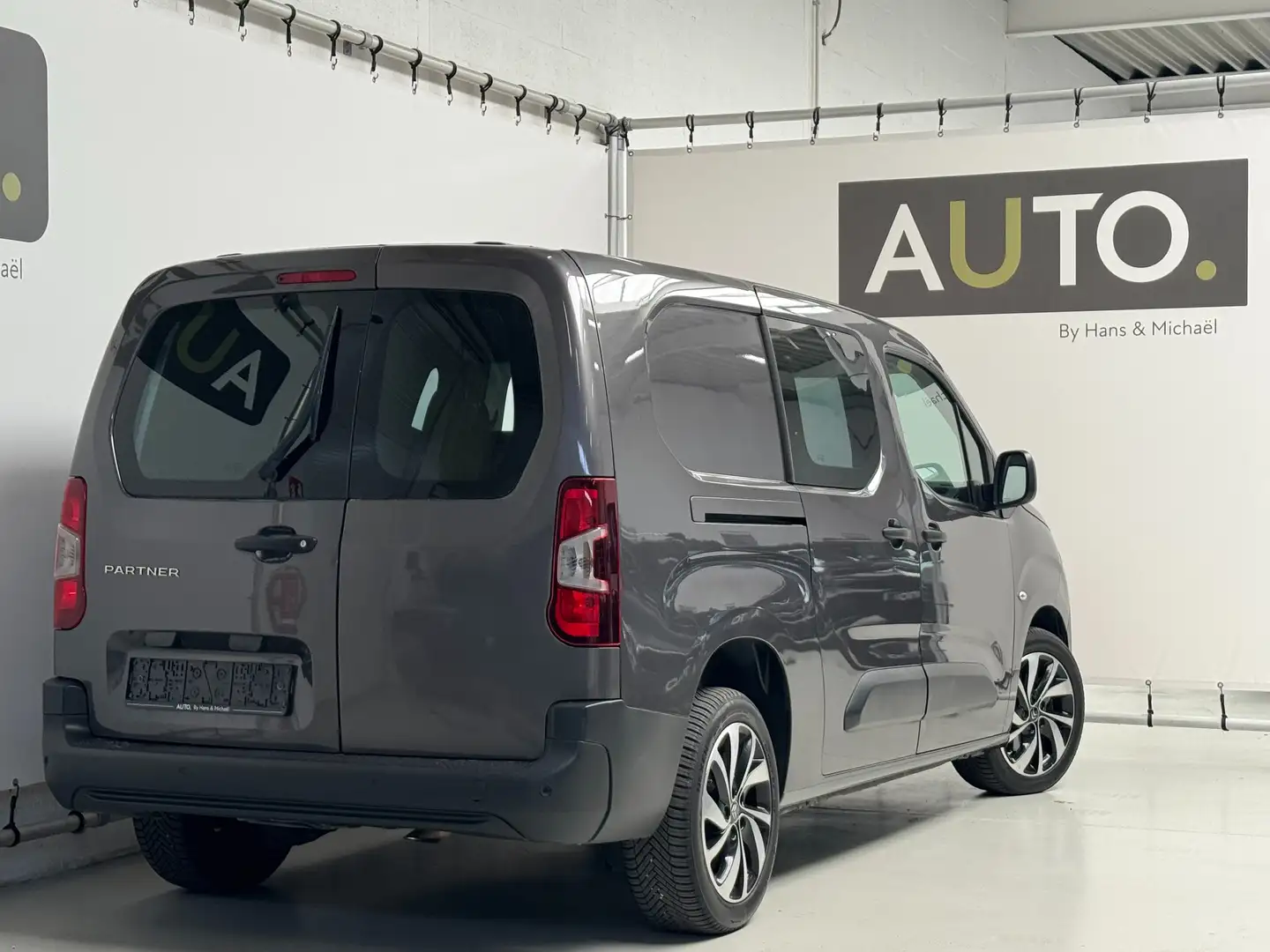 Peugeot Partner 1.5HDi L2 Dubbele Cabine Automaat *5PL*NAVI*CRUISE Grijs - 2
