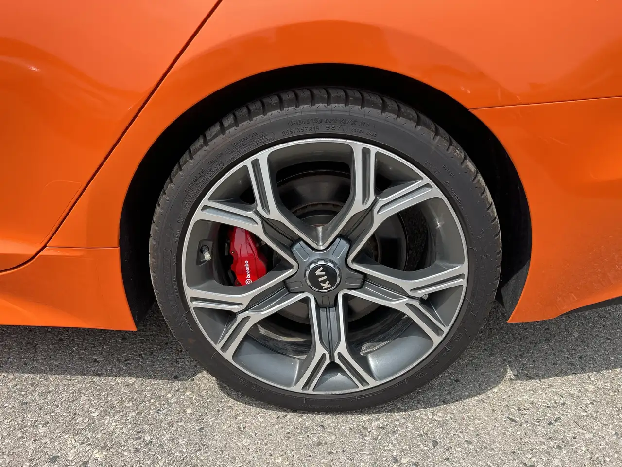 Kia Stinger снимка Kia Stinger