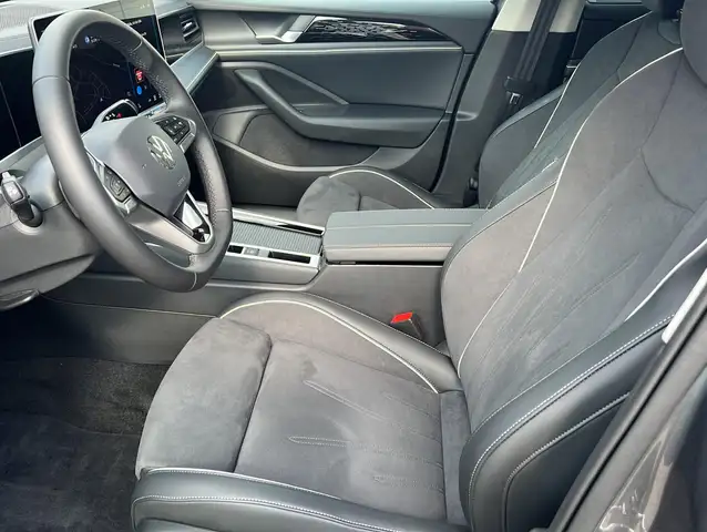 Volkswagen Passat view 11