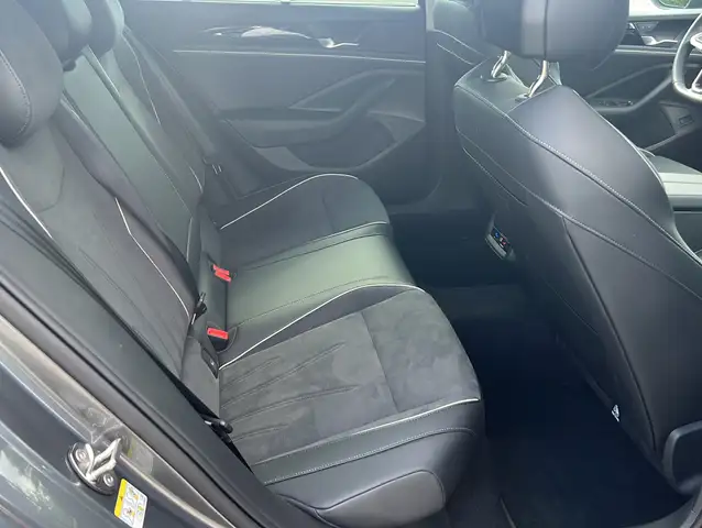 Volkswagen Passat view 15