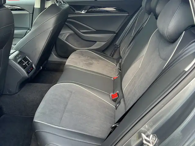 Volkswagen Passat view 10