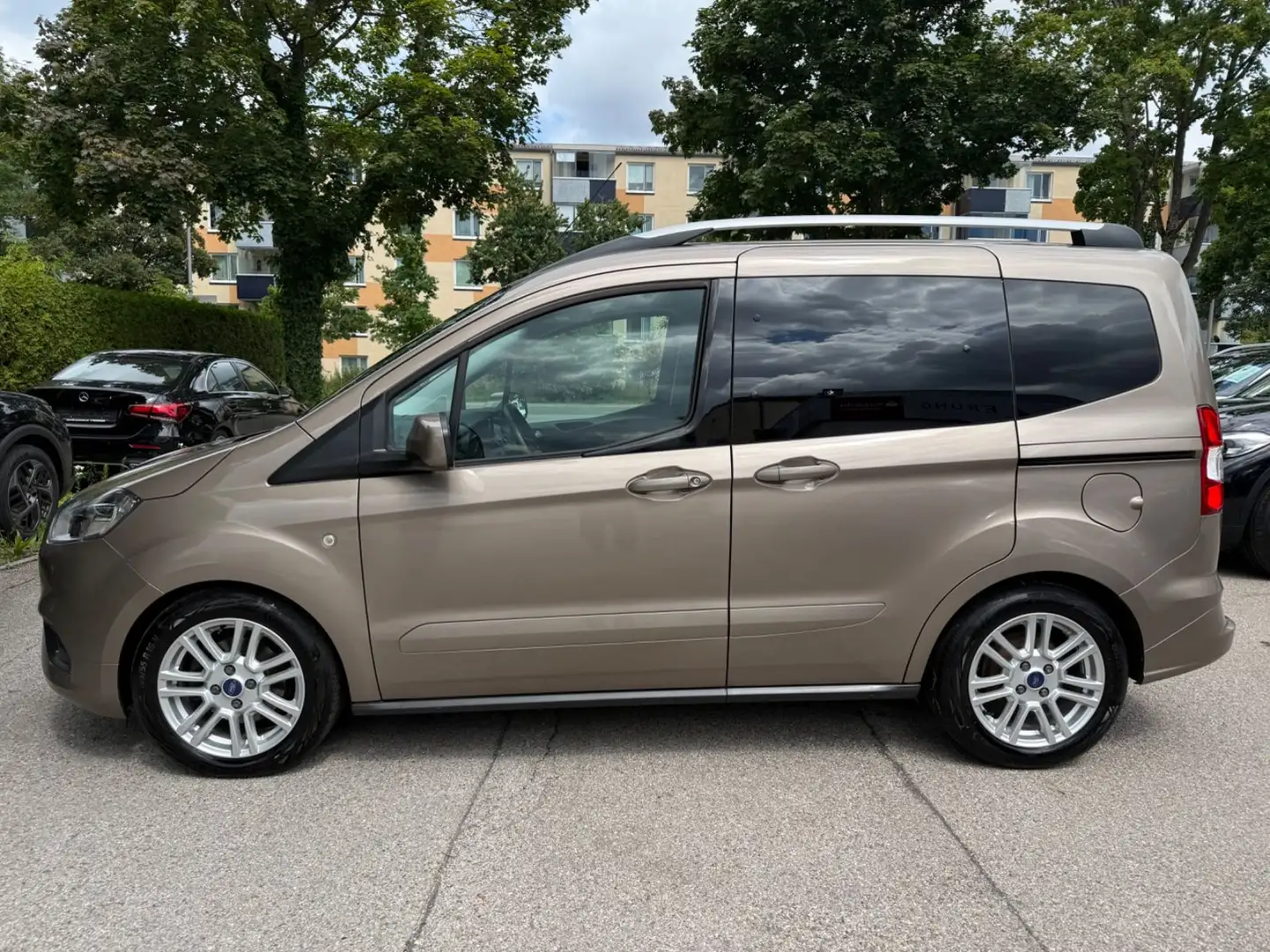 Ford Tourneo Courier 1.5 TDCI S&S Titan~Navi~PDC~Temp Plateado - 2