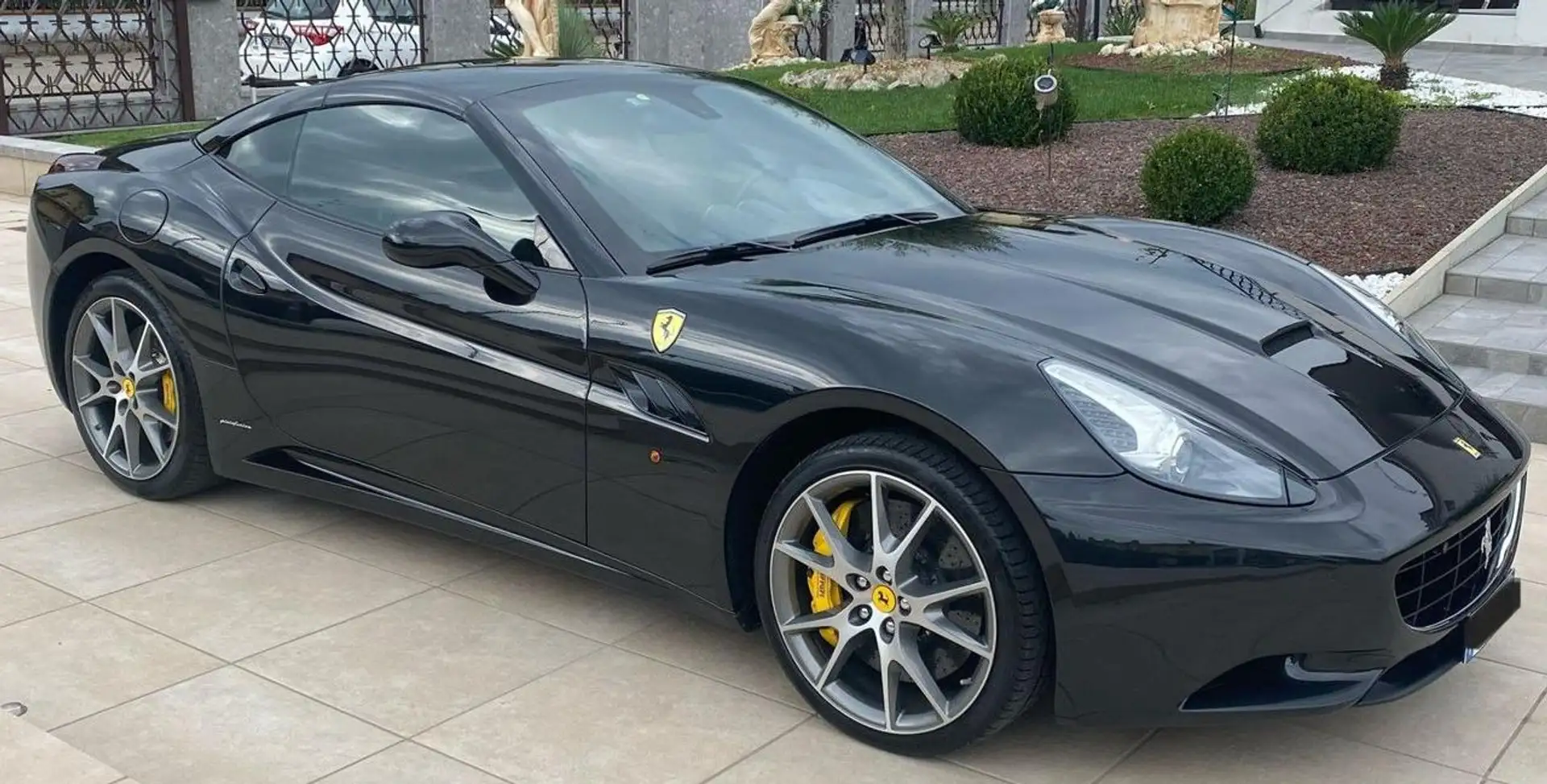 Ferrari California DCT Schwarz - 2