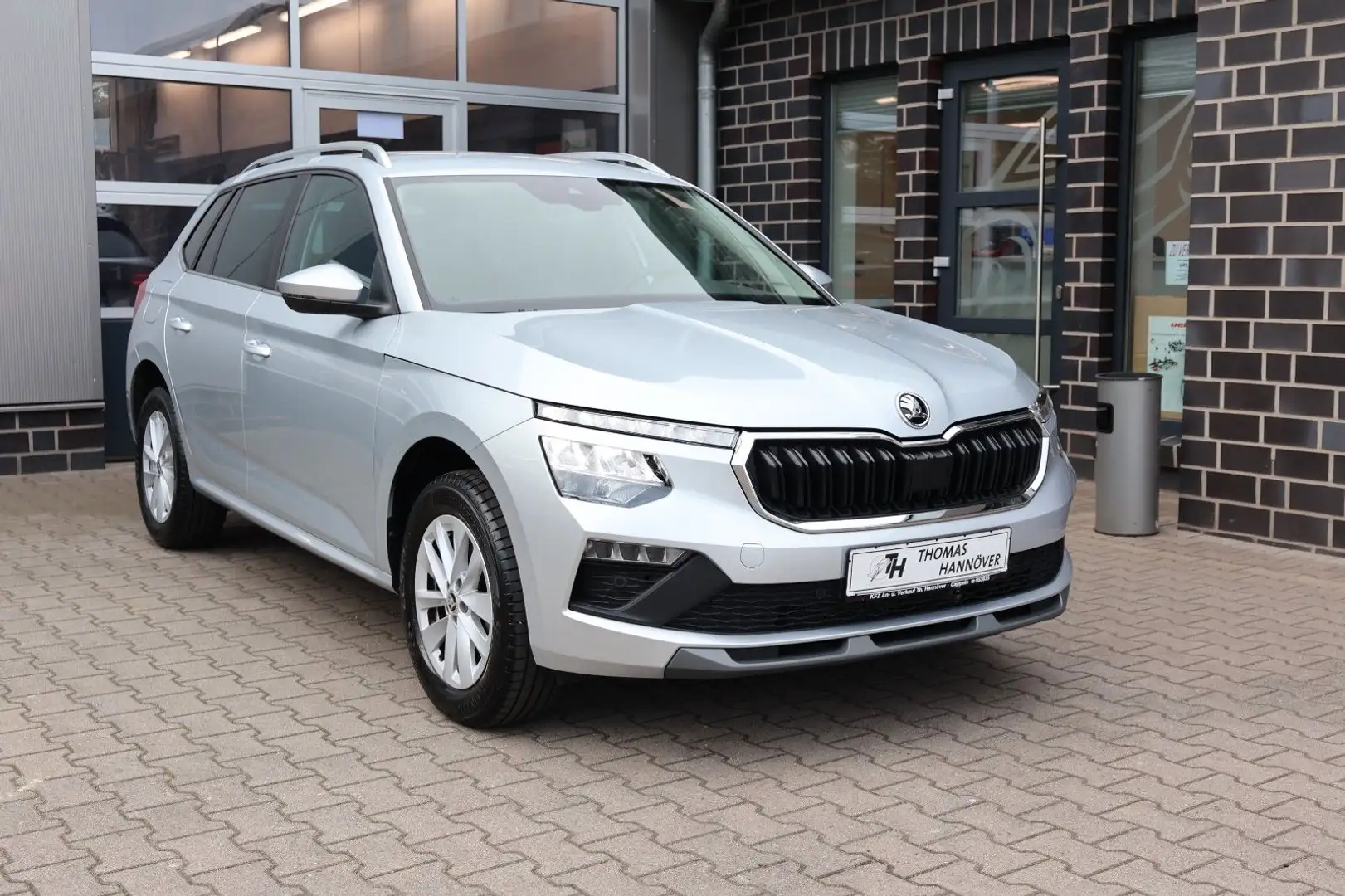 Skoda Kamiq Selection Automatik/ACC/LED/PDC/AHK Silber - 1