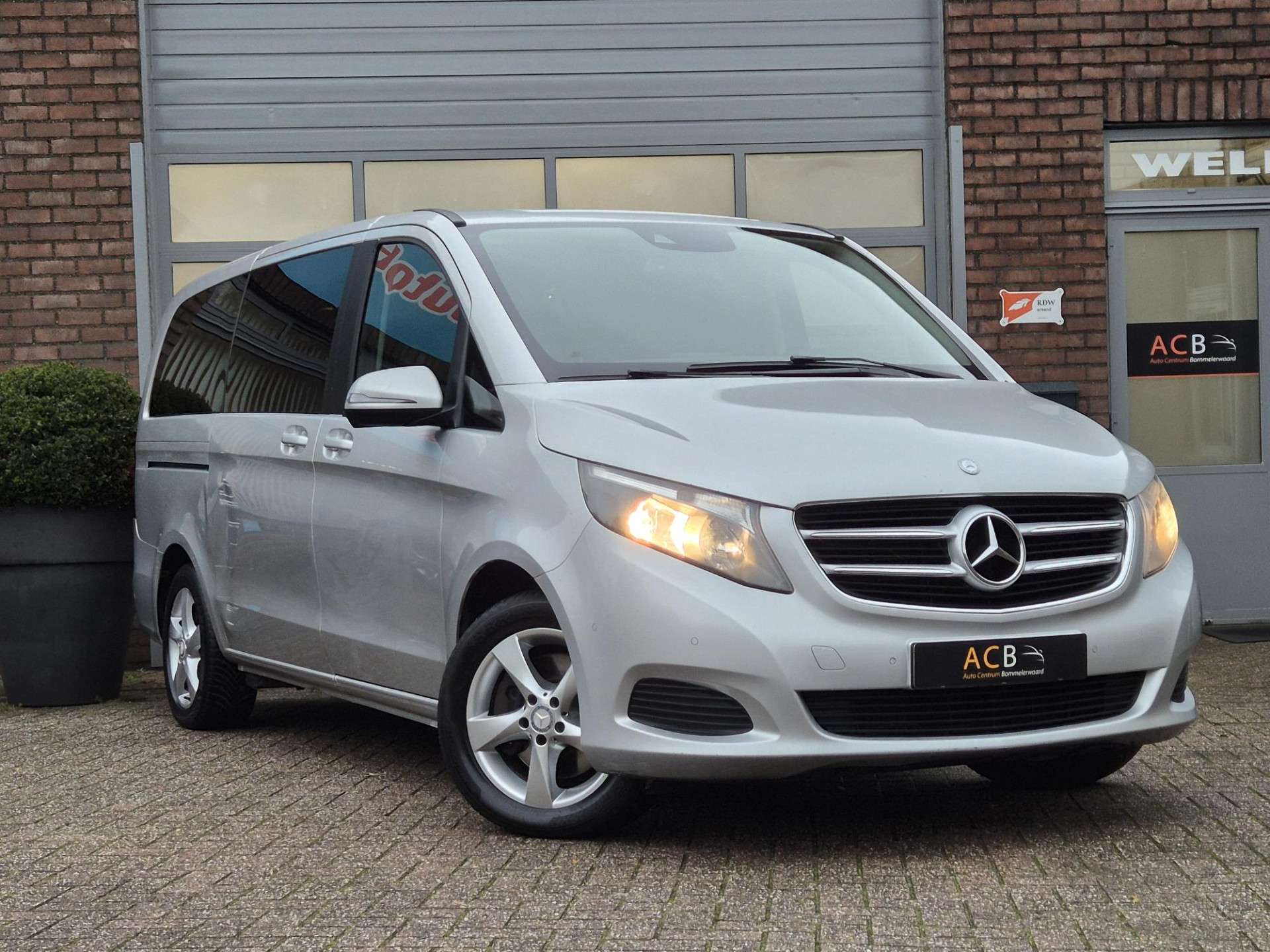 Mercedes-Benz V 250