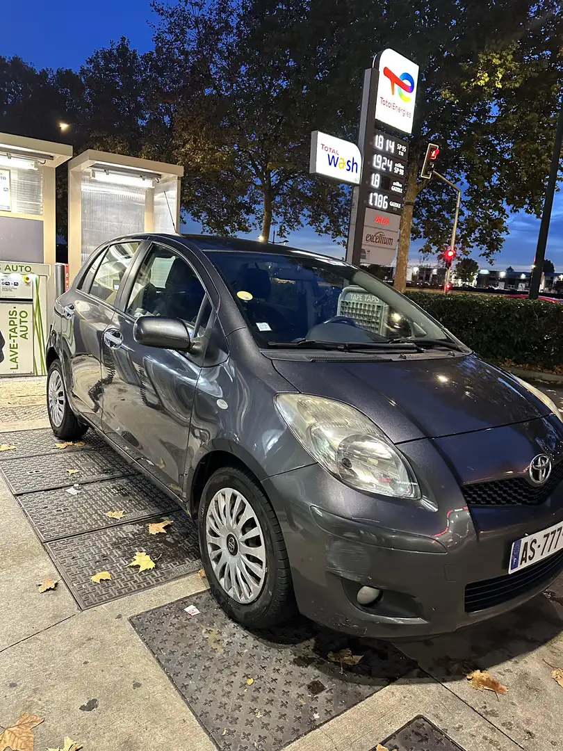 Toyota Yaris 1.4 - 90 D-4D Confort Pack - 1