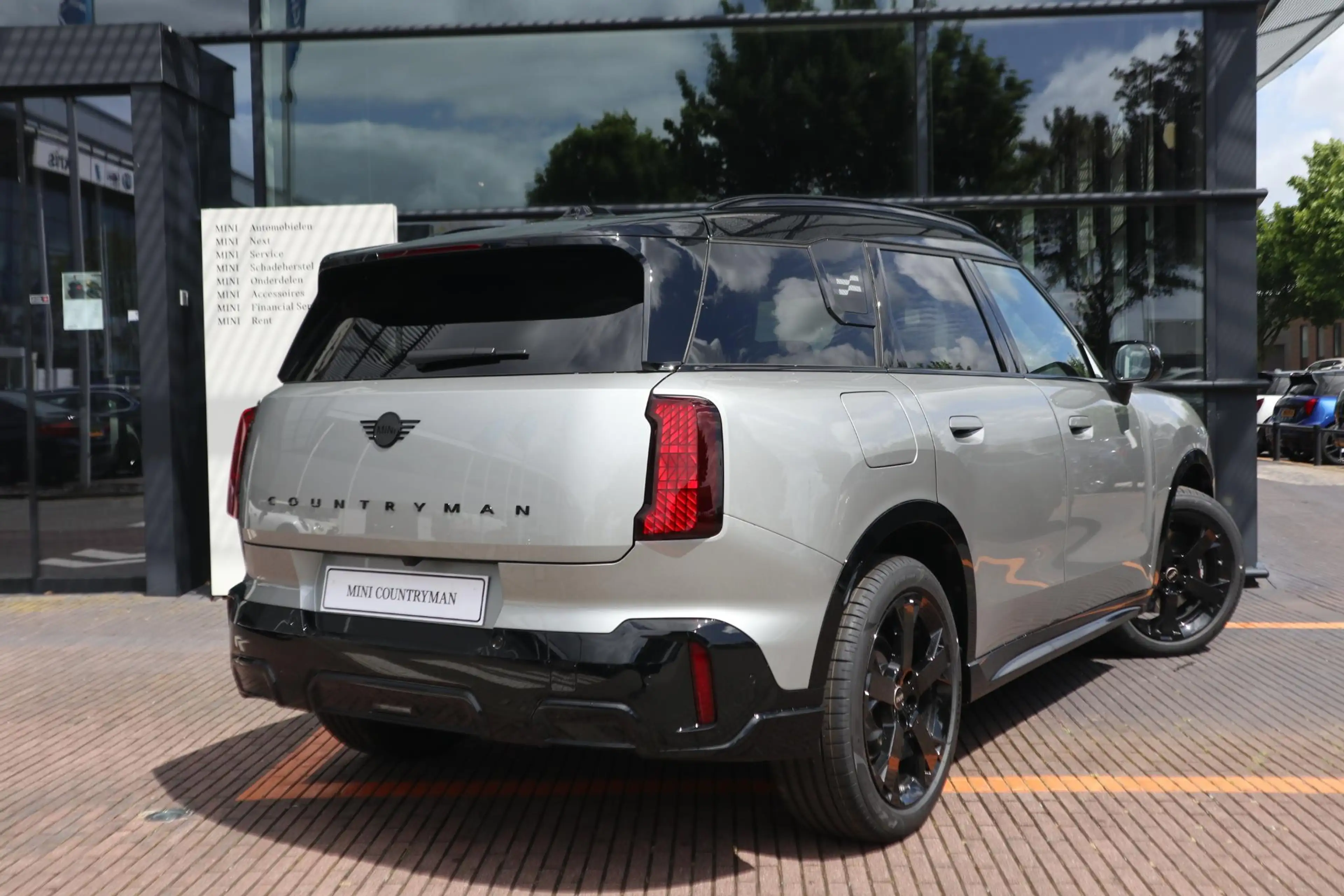 MINI Countryman C | Pakket M + John Cooper Works Uitvoering — photo 2