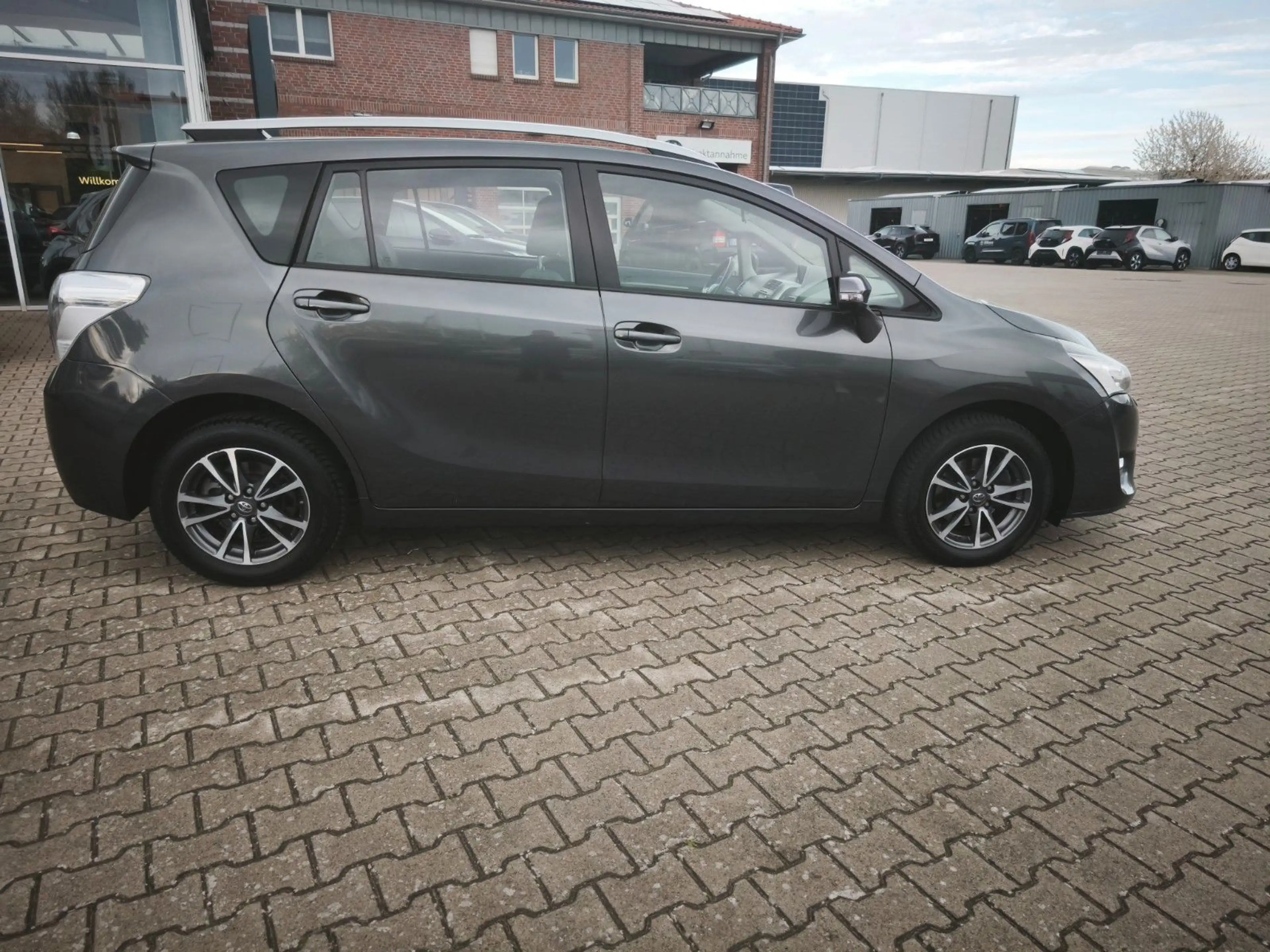 Toyota Verso Life — photo 7