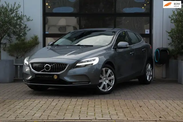 Volvo V40 1.5 T2 Inscription Aut. - LEDER - FULL LED - NAVI