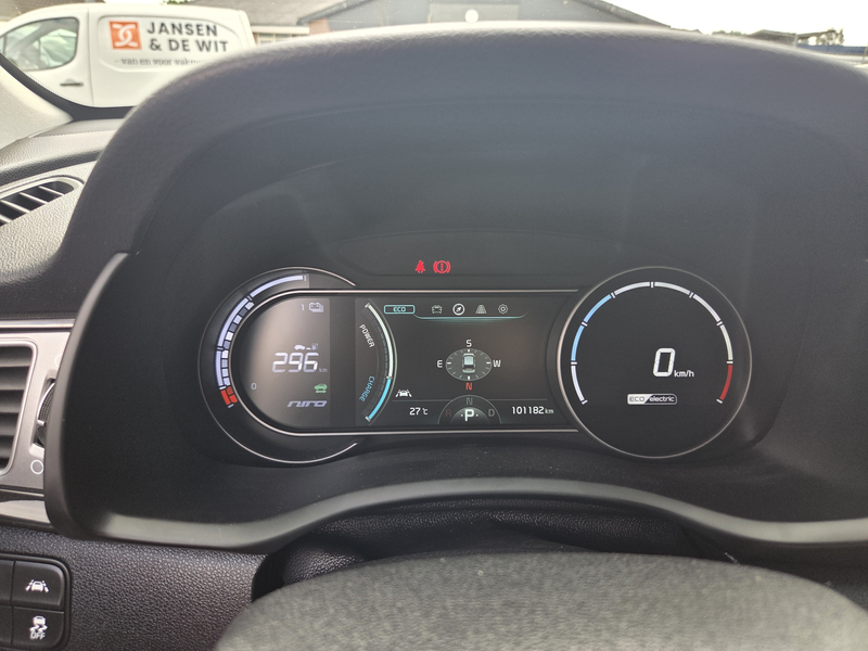 Kia e-Niro ExecutiveLine 64 kWh — photo 24